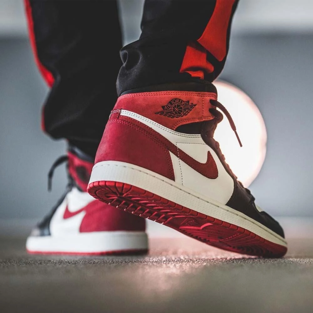 Air Jordan 1 Retro High OG "Summit Red" Air Jordan 1 High OG shoes