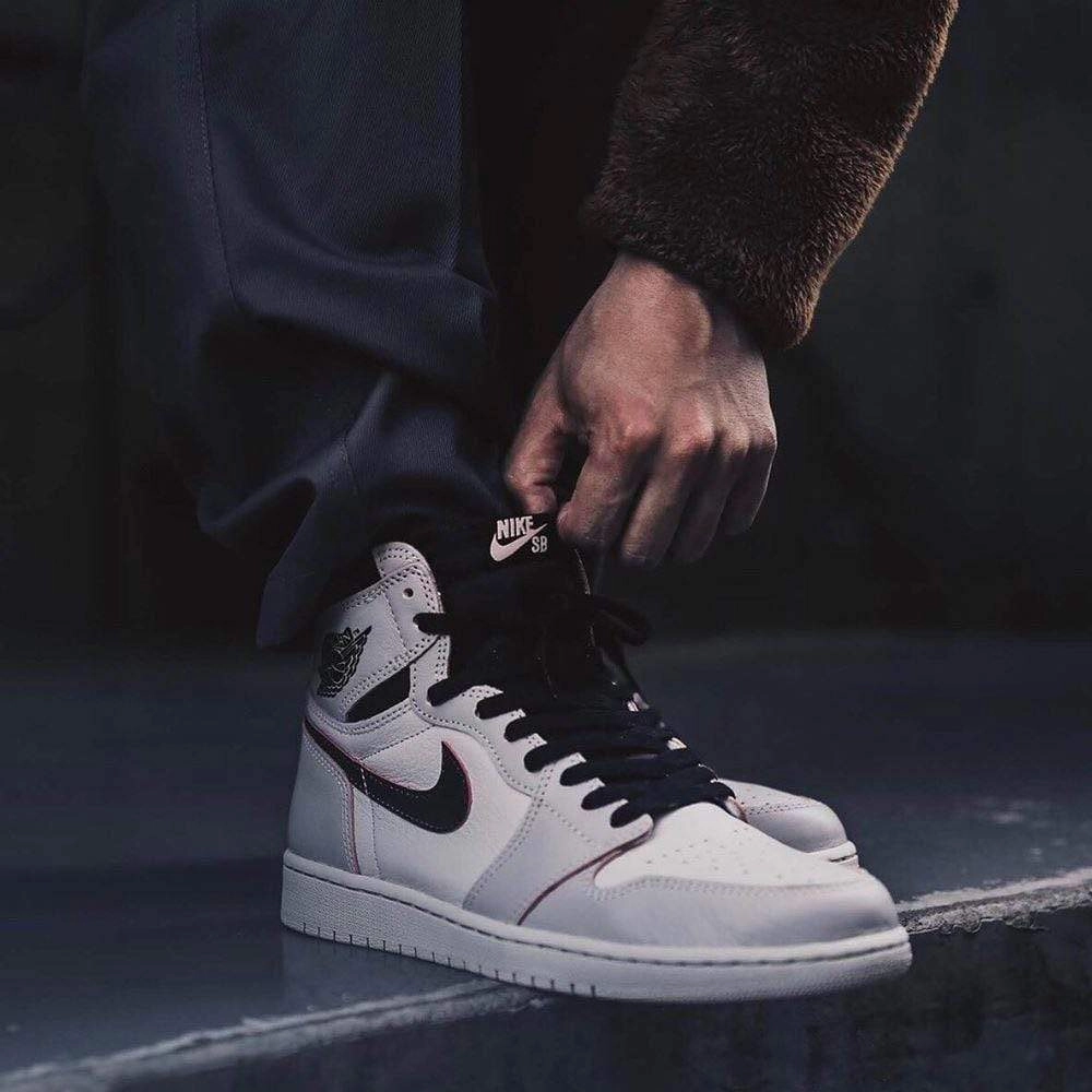 Air Jordan 1 Retro High SB 'NYC to Paris' Air Jordan 1 vintage style sneakers