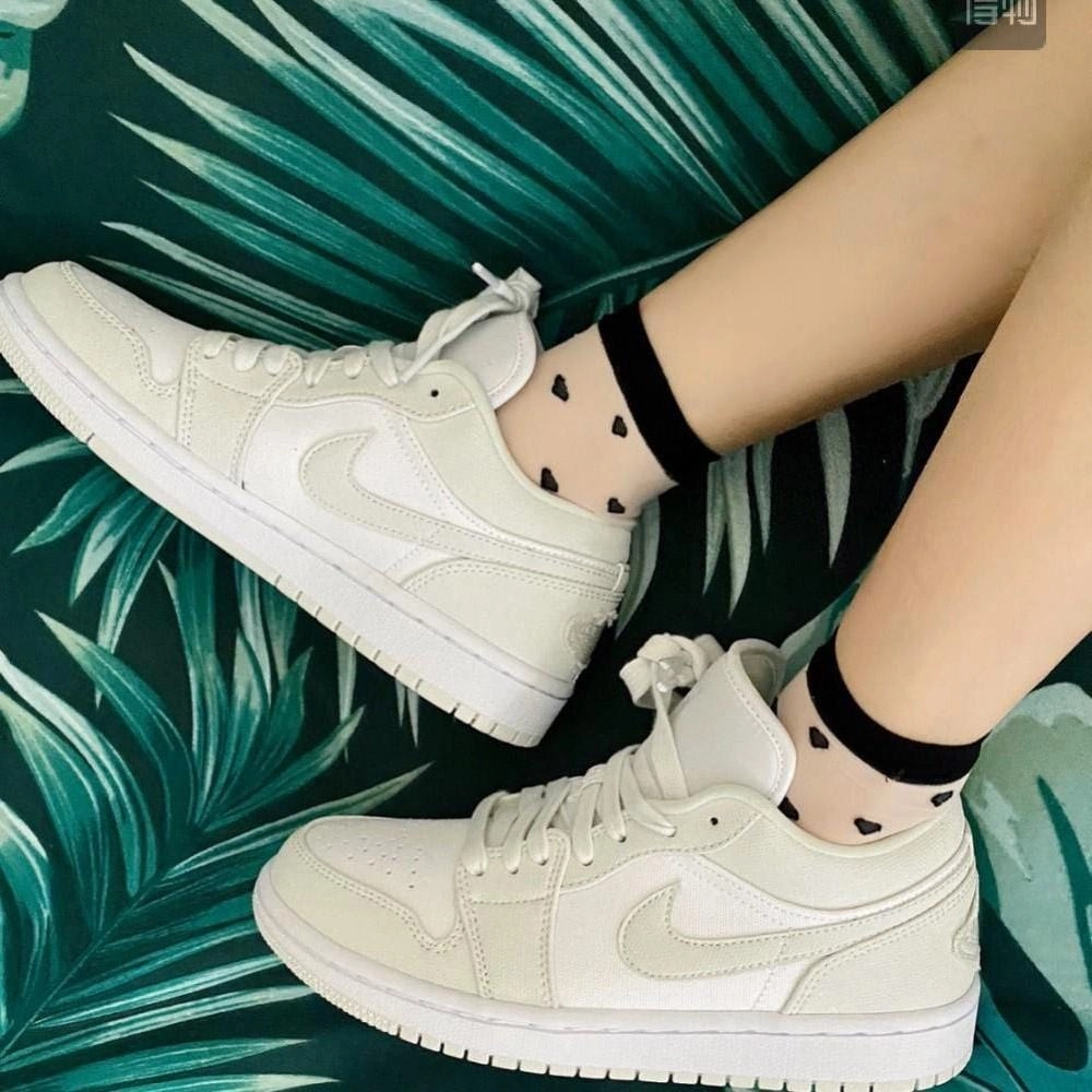 Air Jordan 1 Wmns Low 'Spruce Aura' Air Jordan 1 Low lifestyle shoes