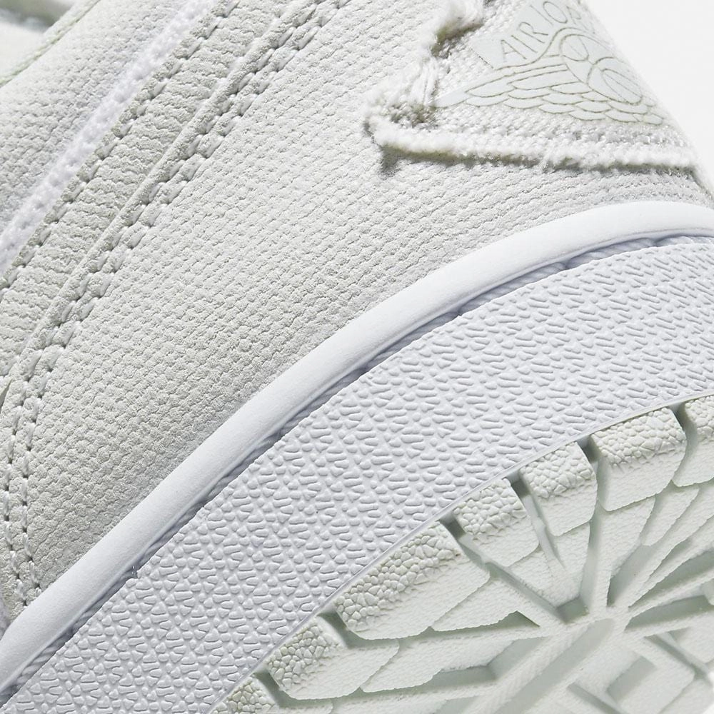 Air Jordan 1 Wmns Low 'Spruce Aura' Air Jordan 1 Low lifestyle shoes