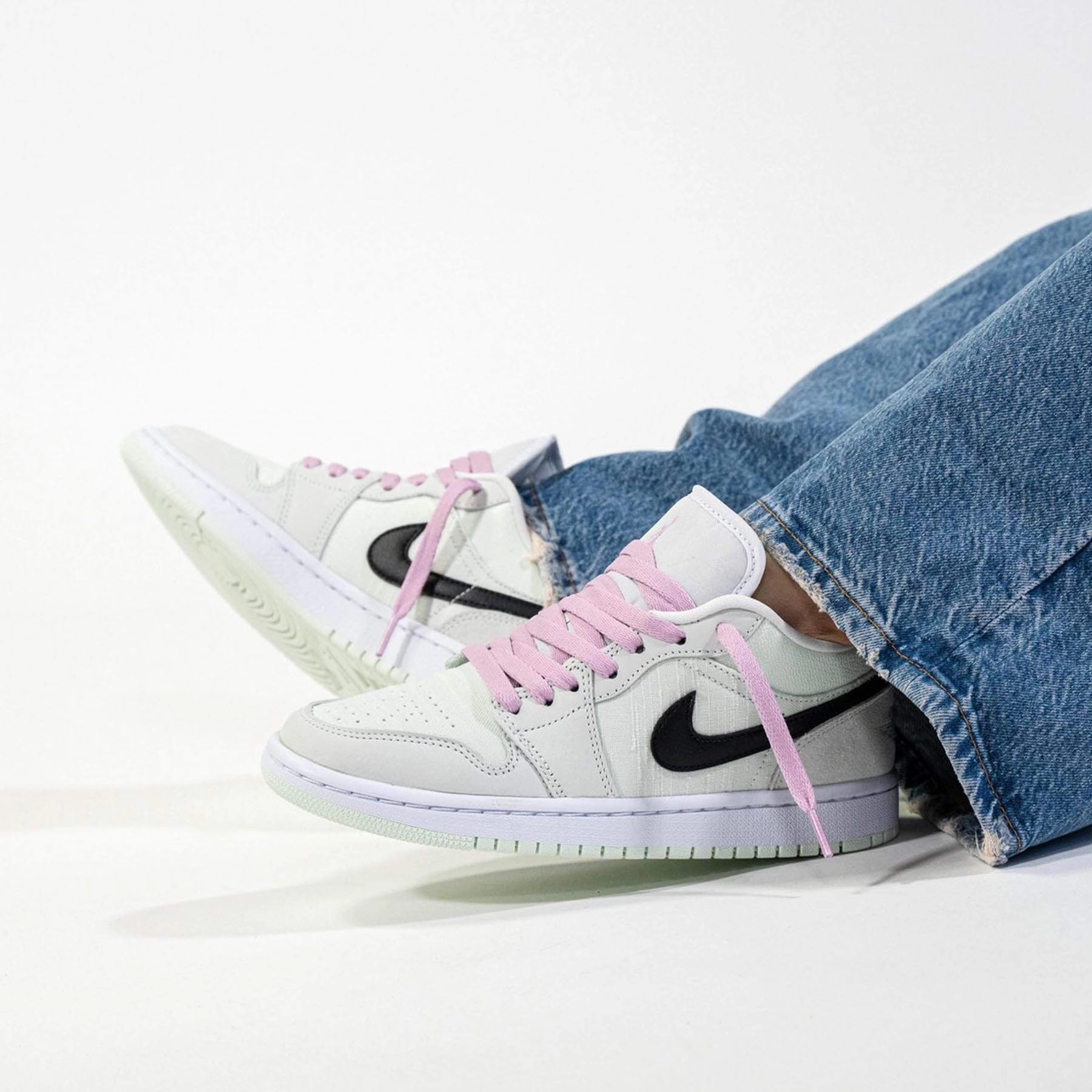 Air Jordan 1 Wmns Low SE 'Barely Green' Air Jordan 1 Low lifestyle shoes
