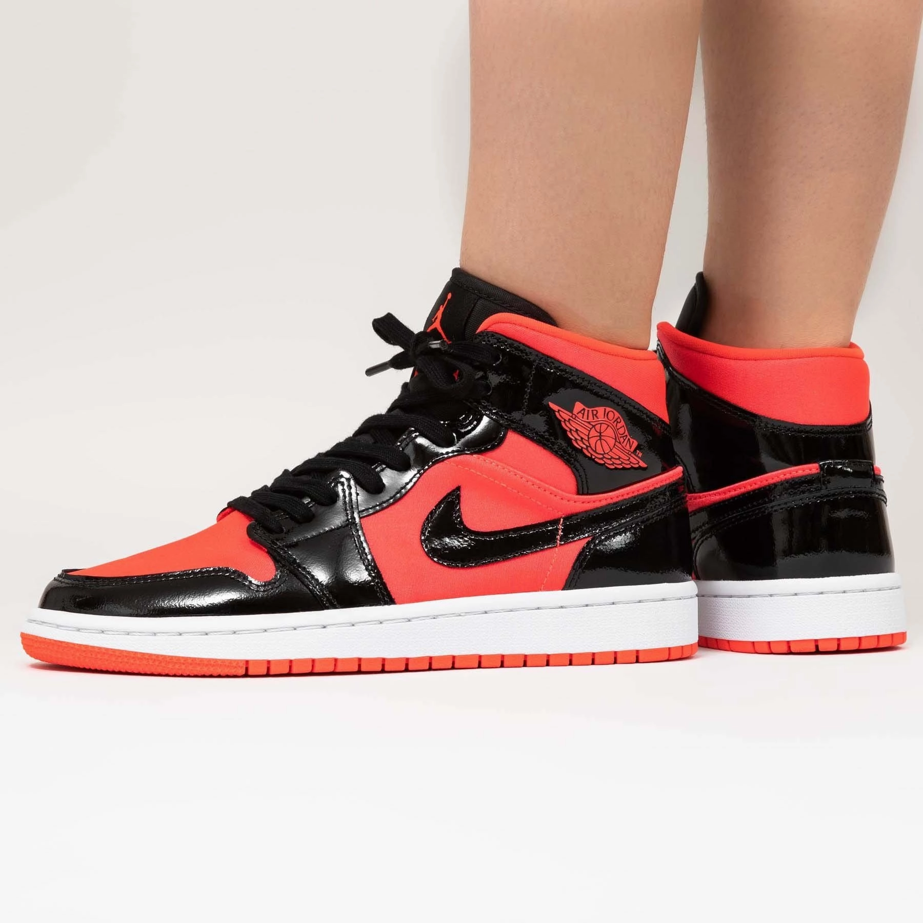 Air Jordan 1 Wmns Mid 'Hot Punch' Air Jordan 1 Mid streetwear shoes