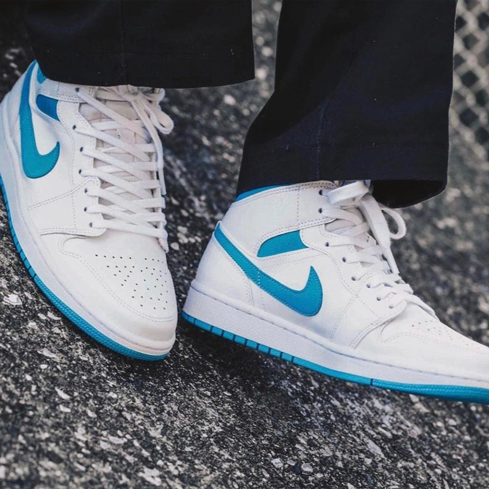 Air Jordan 1 Wmns Mid 'UNC' White Carolina Blue Air Jordan 1 vintage style sneakers