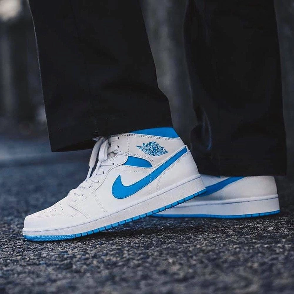 Air Jordan 1 Wmns Mid 'UNC' White Carolina Blue Air Jordan 1 vintage style sneakers