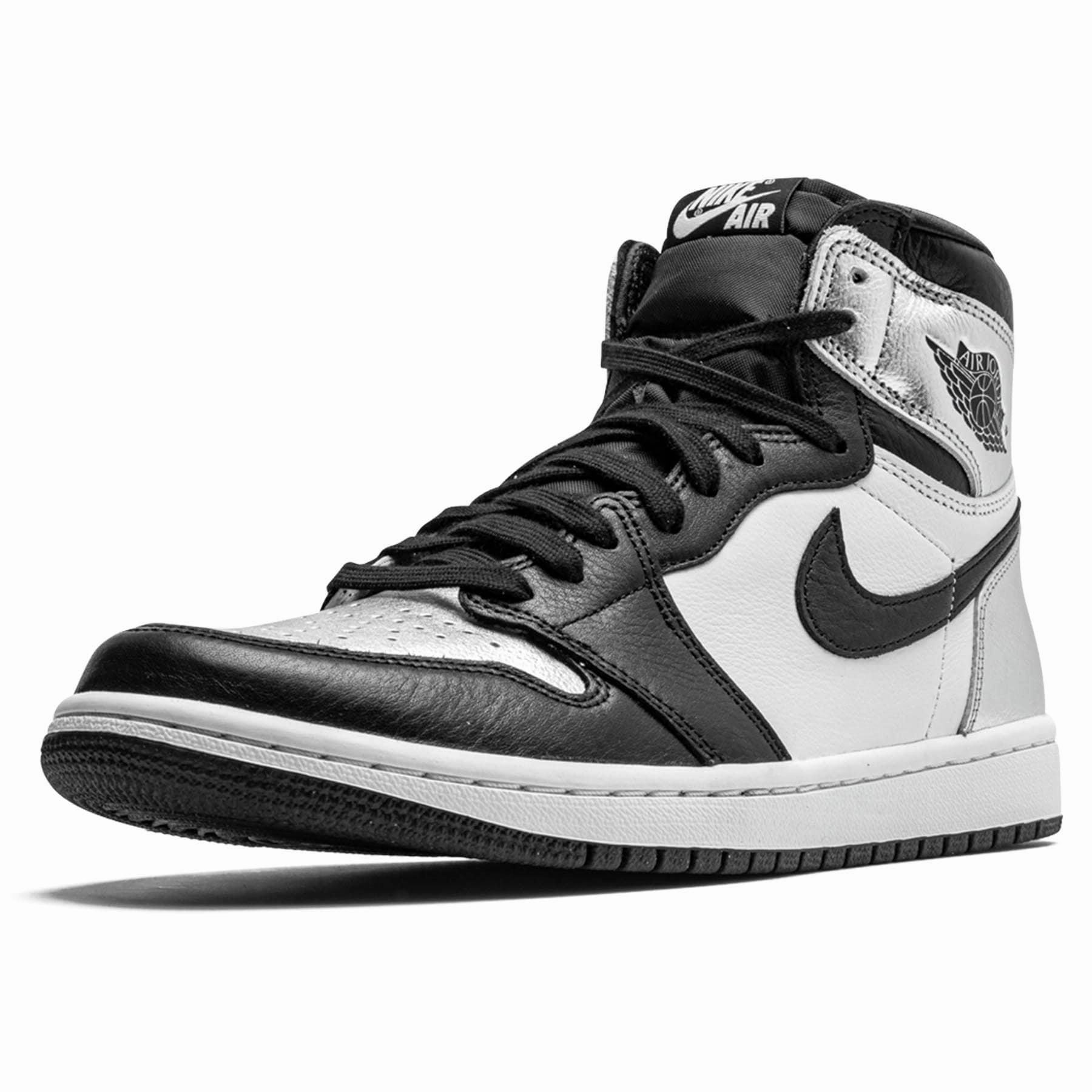 Air Jordan 1 Wmns Retro High OG 'Silver Toe' Air Jordan 1 vintage style sneakers