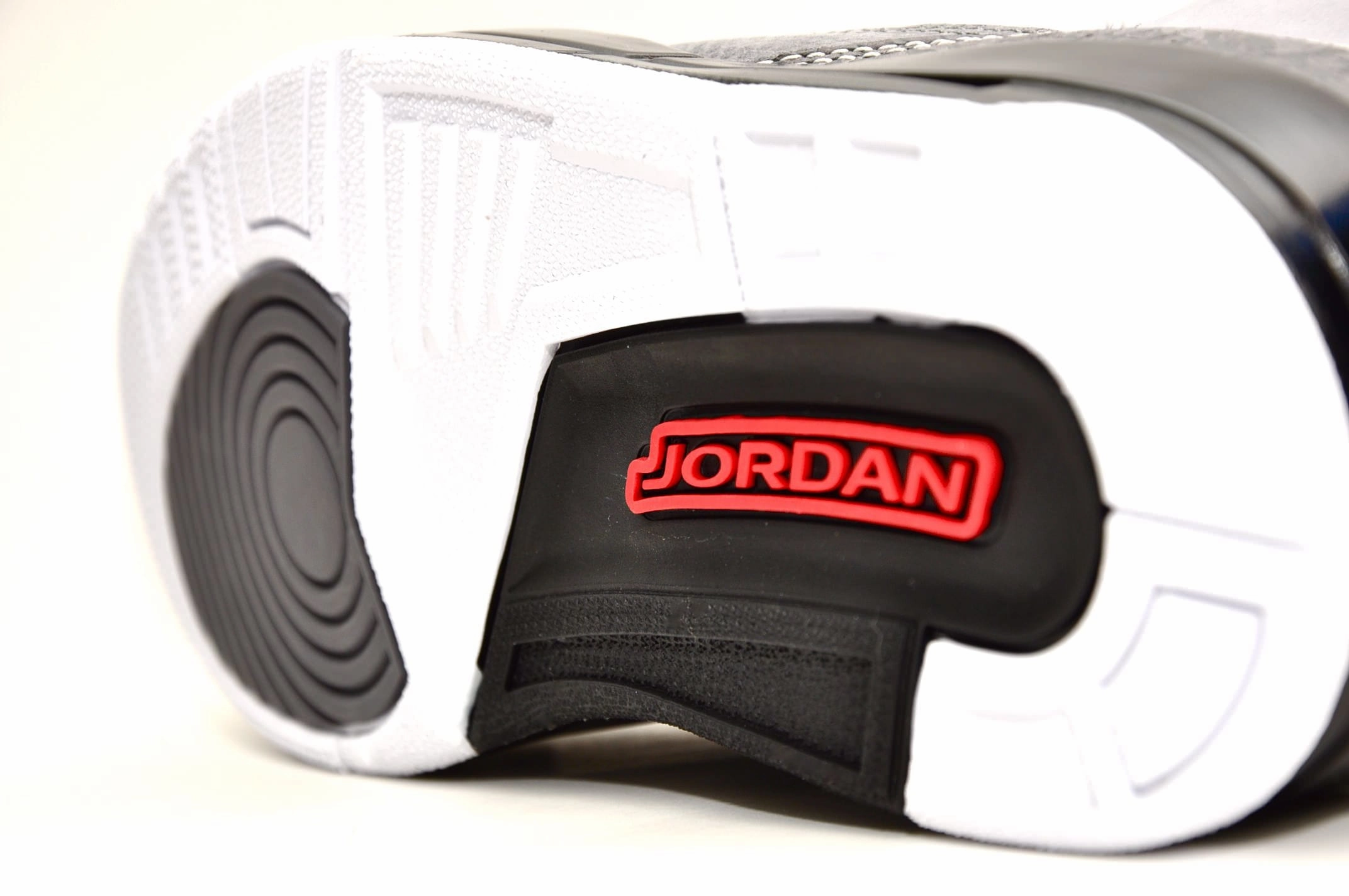 Air Jordan 3 'Stealth' All-day support retro kicks