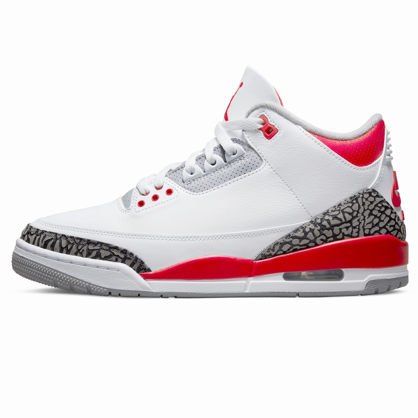 Air Jordan 3 Retro 'Fire Red' 2022 Air Jordan 3 street-ready sneakers