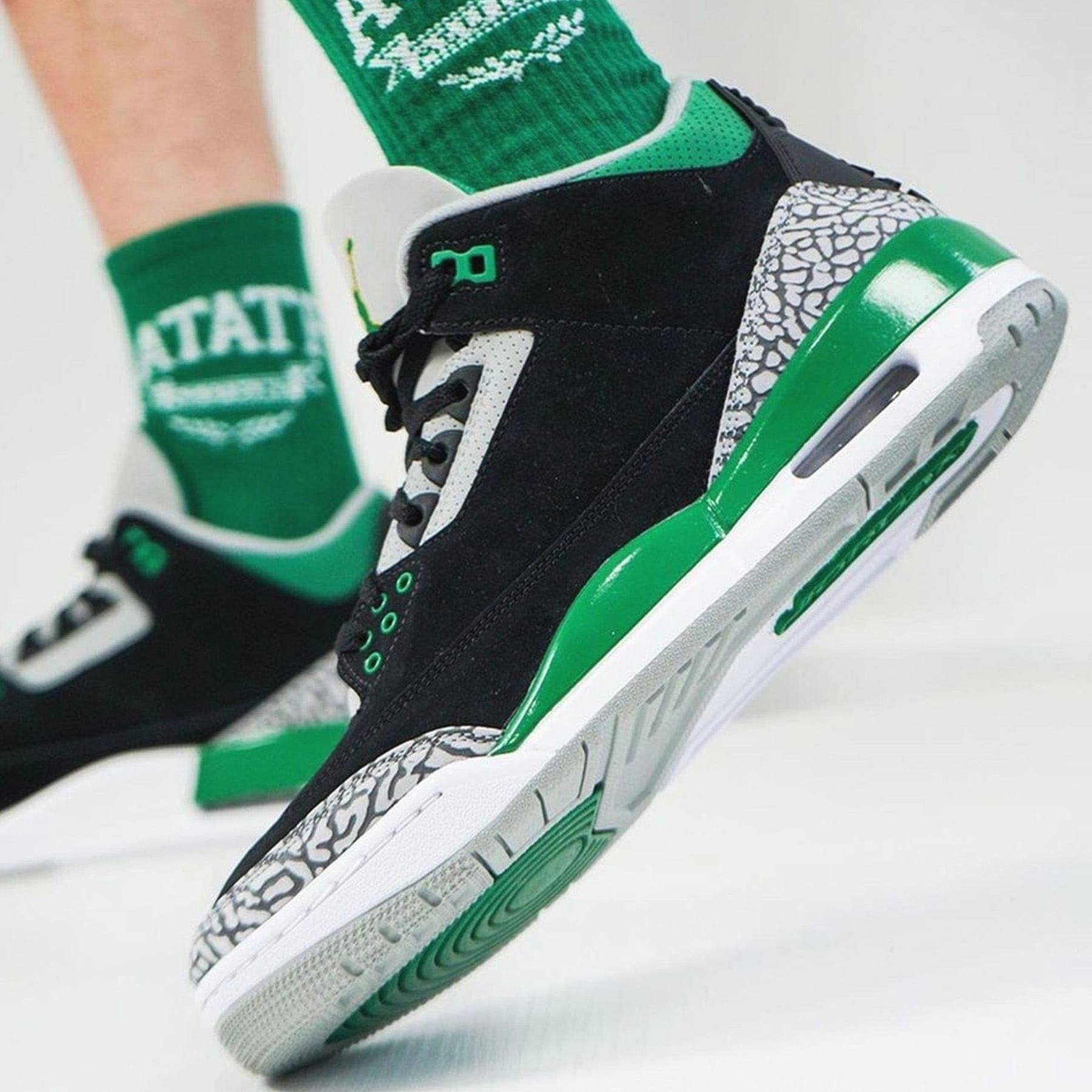 Air Jordan 3 Retro 'Pine Green' All-day support retro kicks