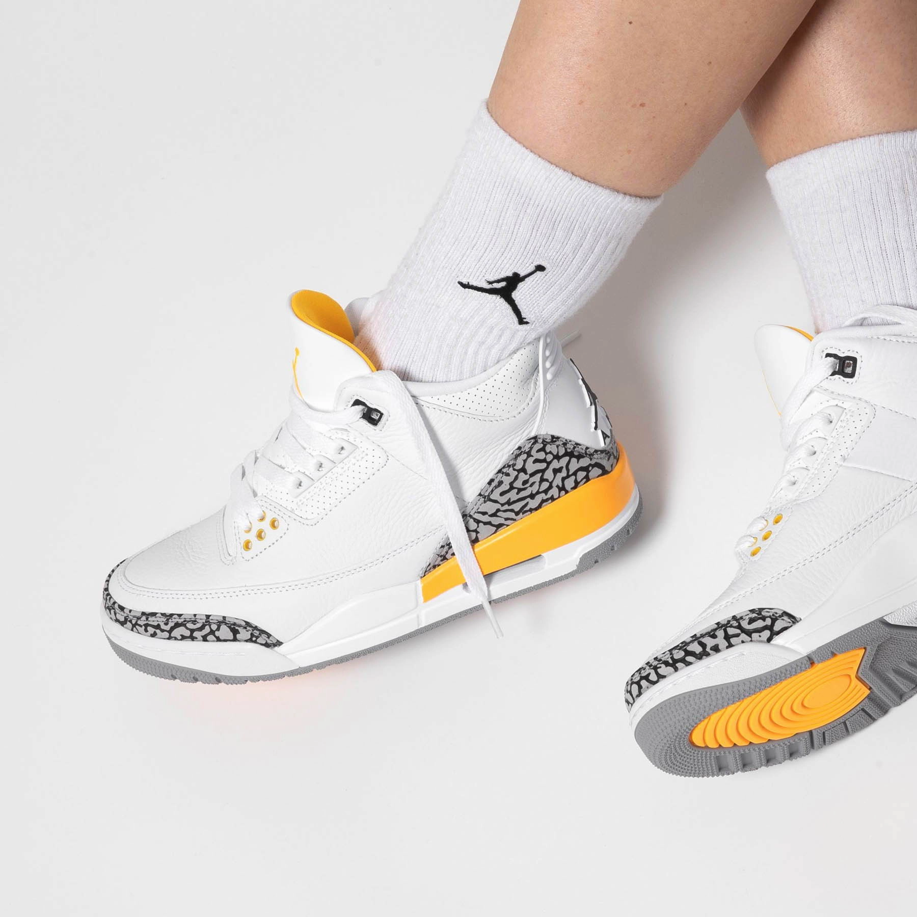 Air Jordan 3 Retro Wmns 'Laser Orange' All-day support retro kicks
