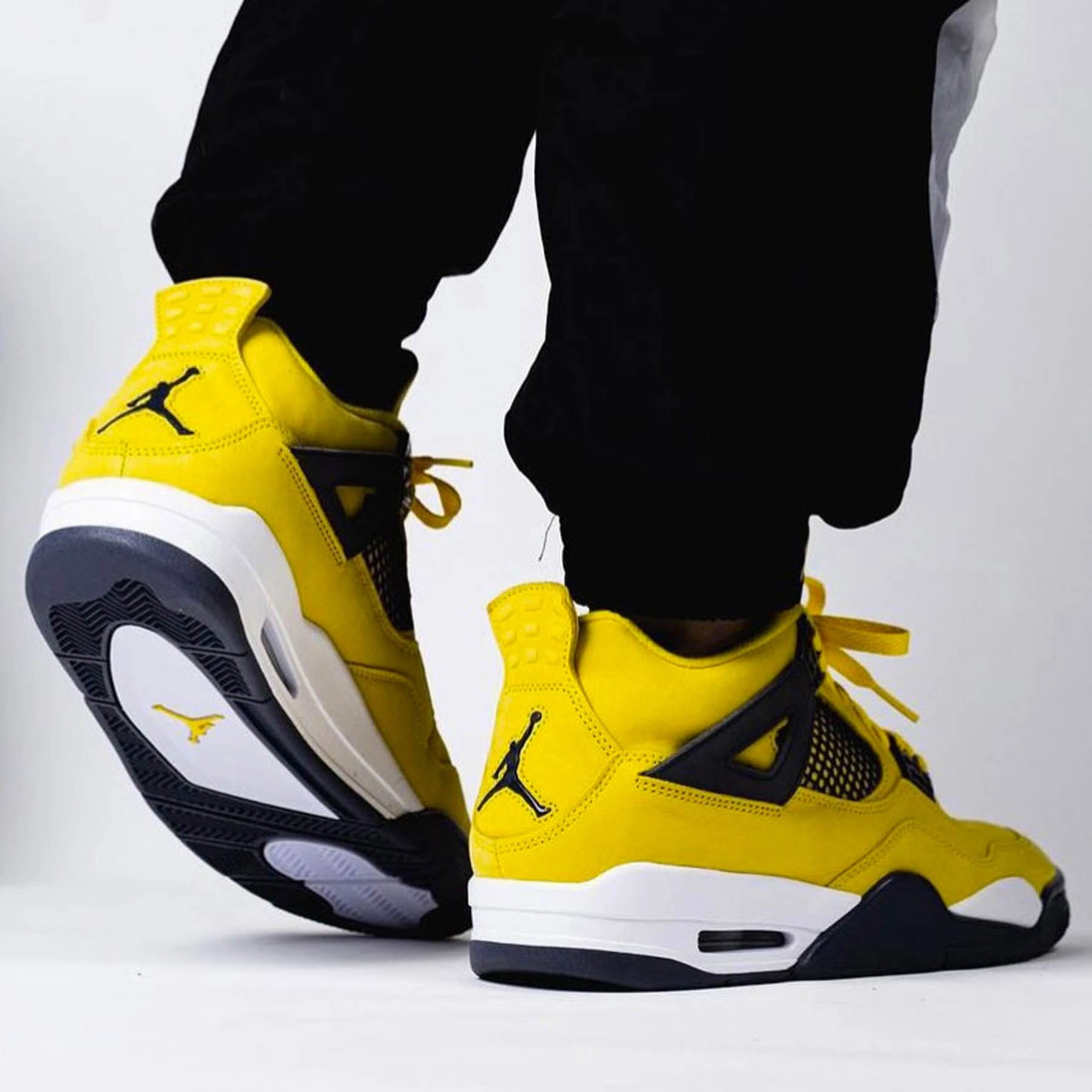 Air Jordan 4 Retro 'Lightning' 2021 Air Jordan 4 retro basketball sneakers