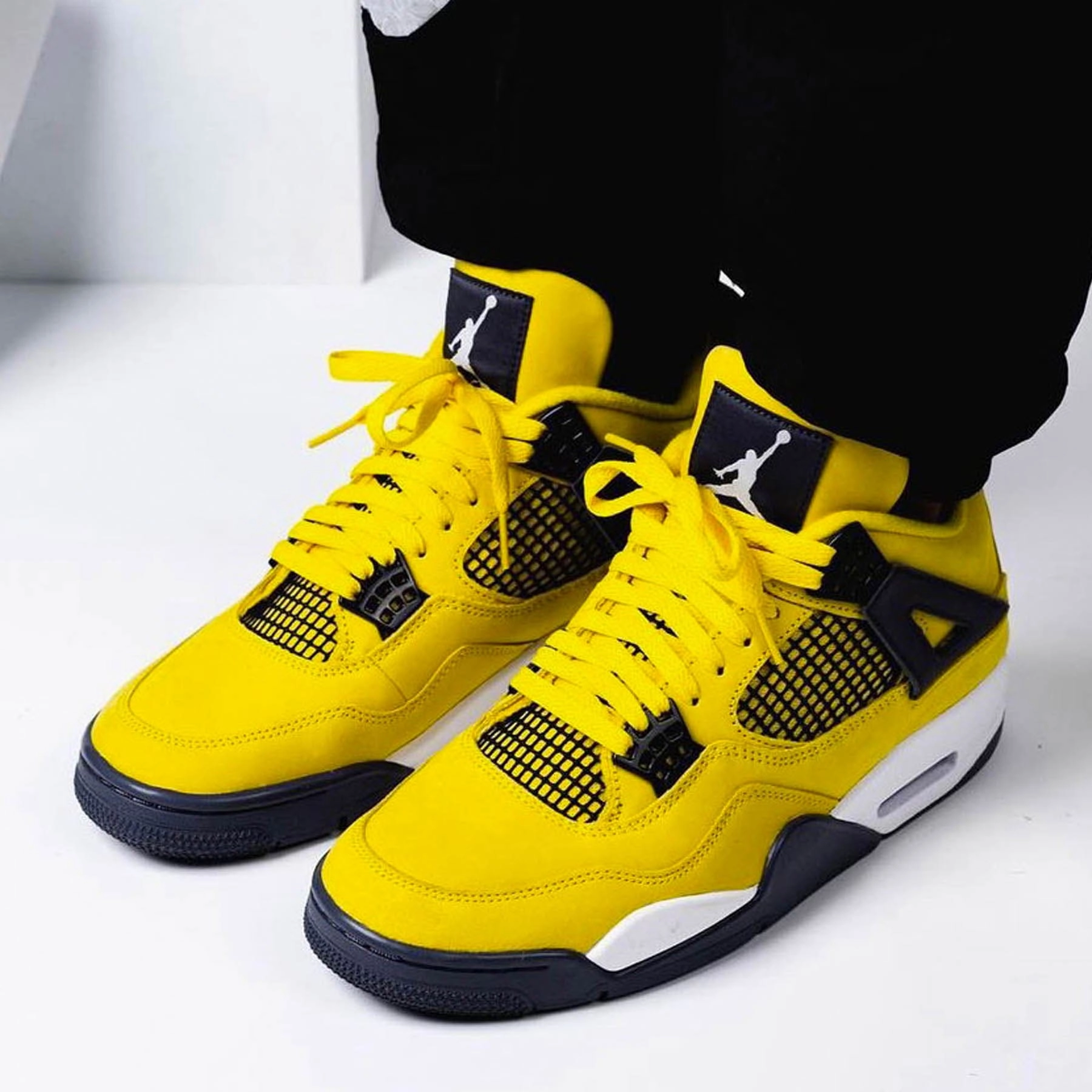 Air Jordan 4 Retro 'Lightning' 2021 Air Jordan 4 retro basketball sneakers