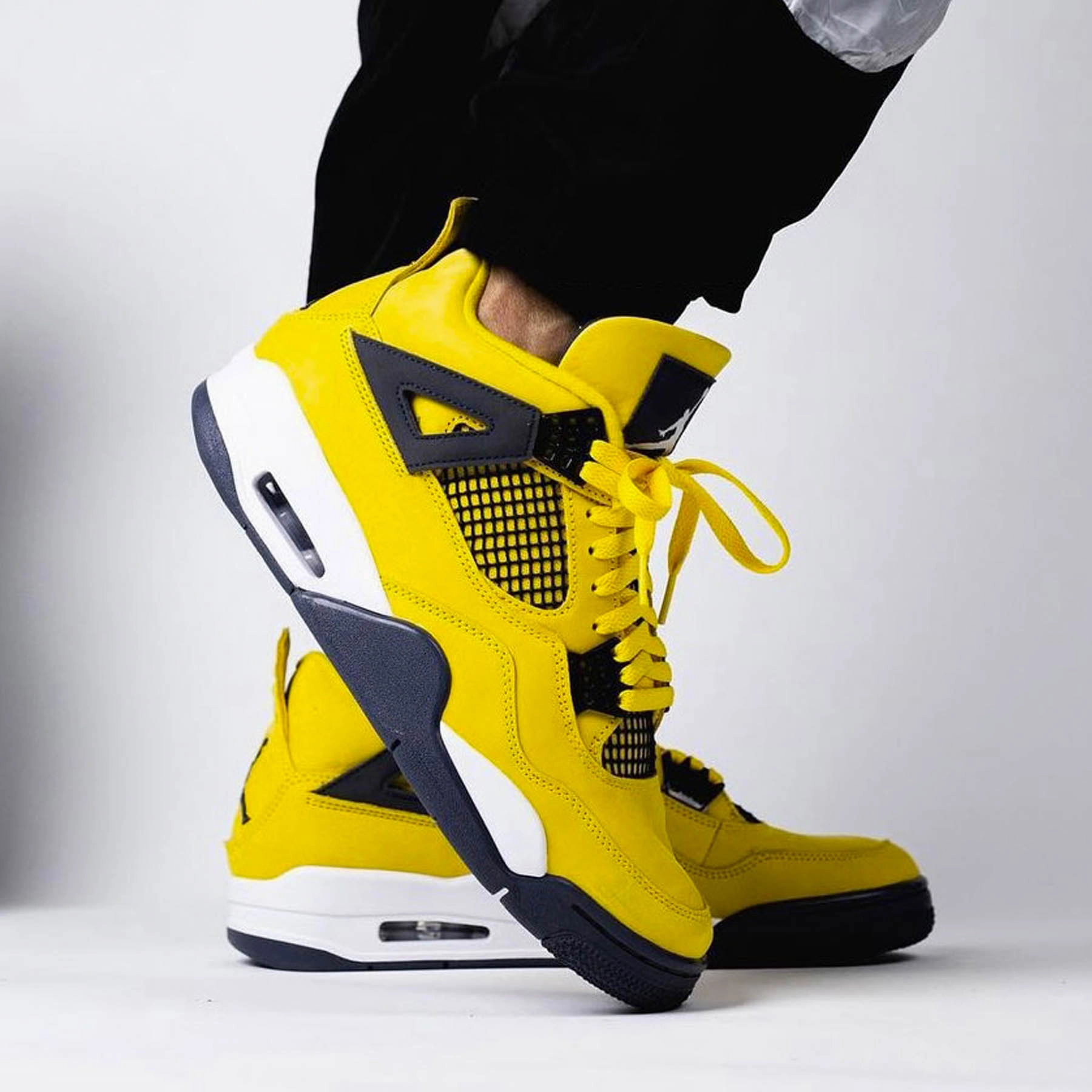 Air Jordan 4 Retro 'Lightning' 2021 Air Jordan 4 retro basketball sneakers