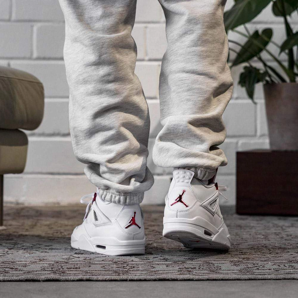 Air Jordan 4 Retro 'Red Metallic' Air Jordan 4 retro basketball sneakers