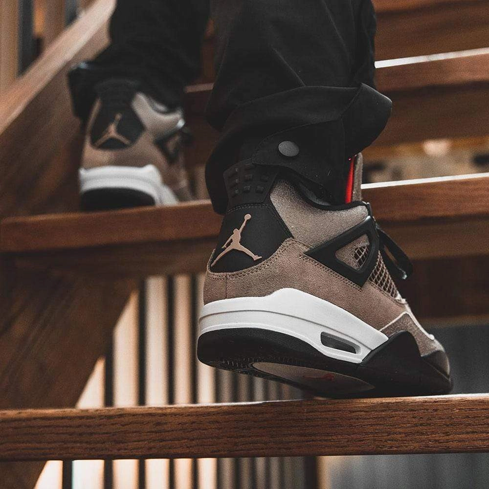 Air Jordan 4 Retro 'Taupe Haze' Air Jordan 4 retro basketball sneakers