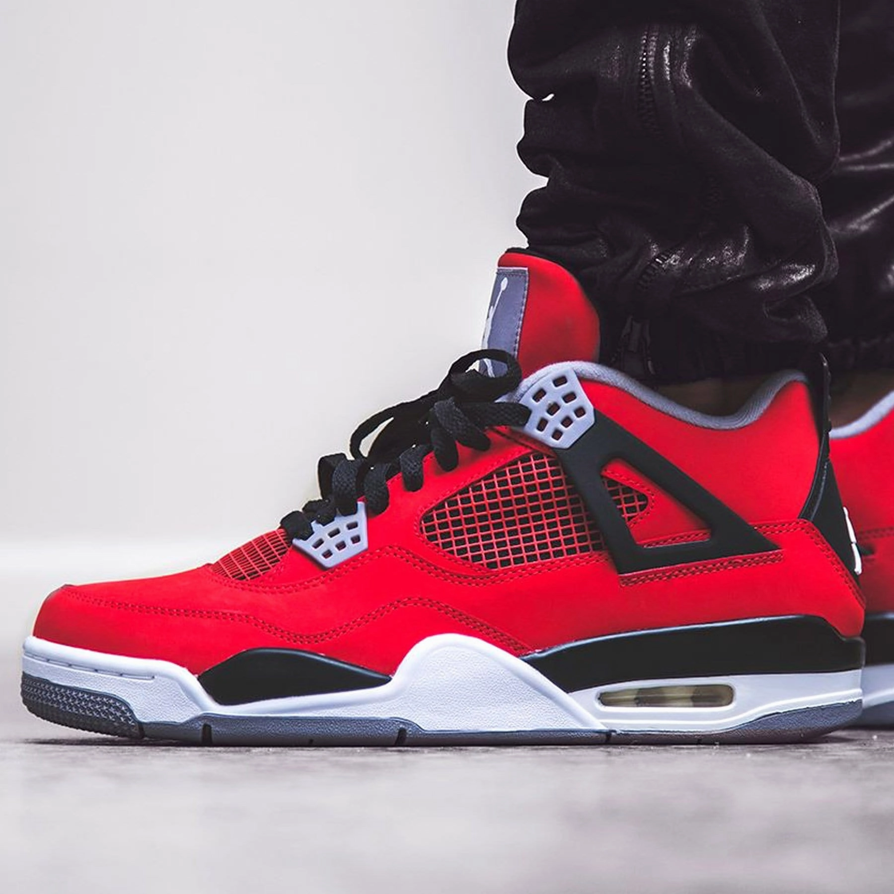 Air Jordan 4 Retro 'Toro Bravo' Air Jordan 4 retro basketball sneakers