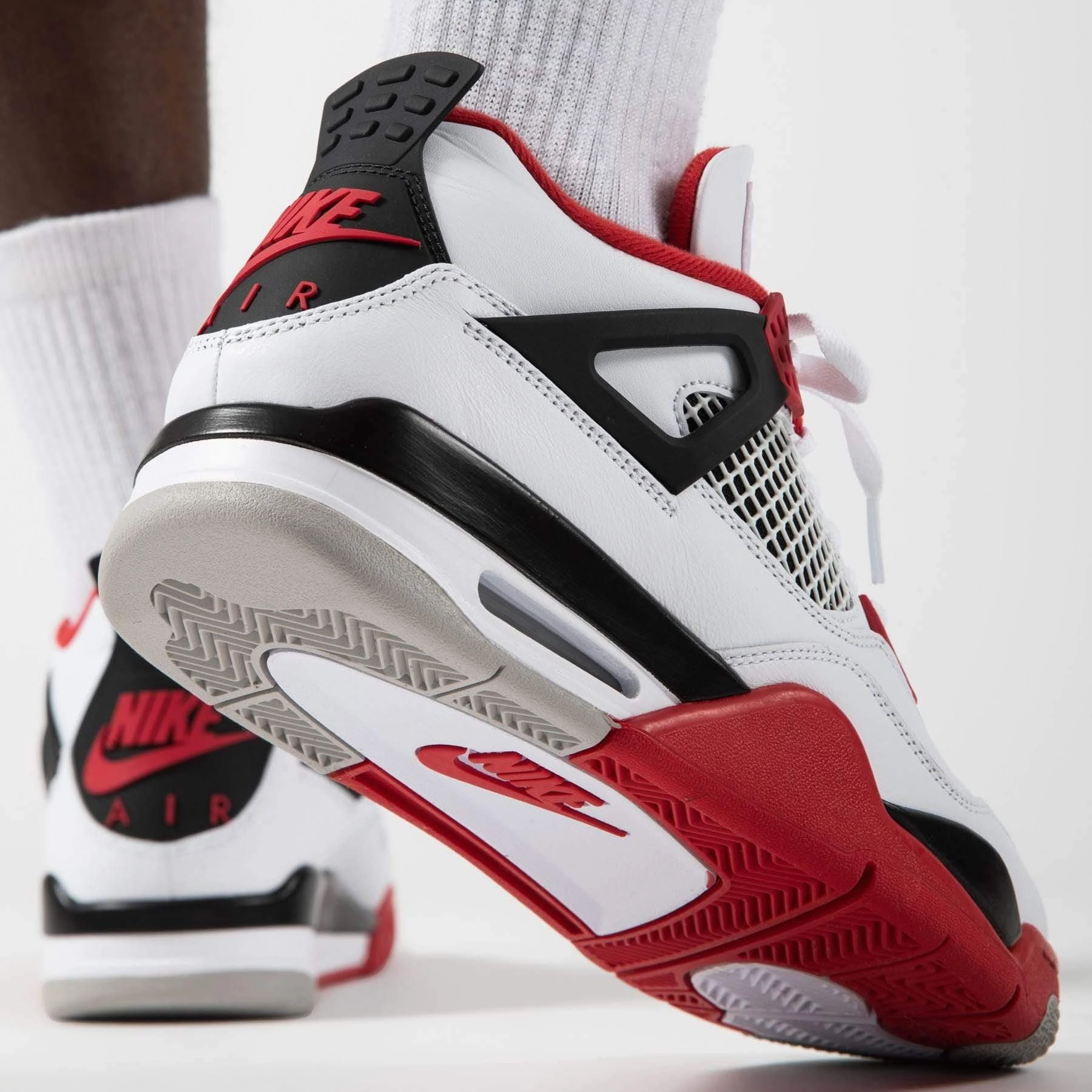Air Jordan 4 Retro OG 'Fire Red' 2020 Air Jordan 4 retro basketball sneakers