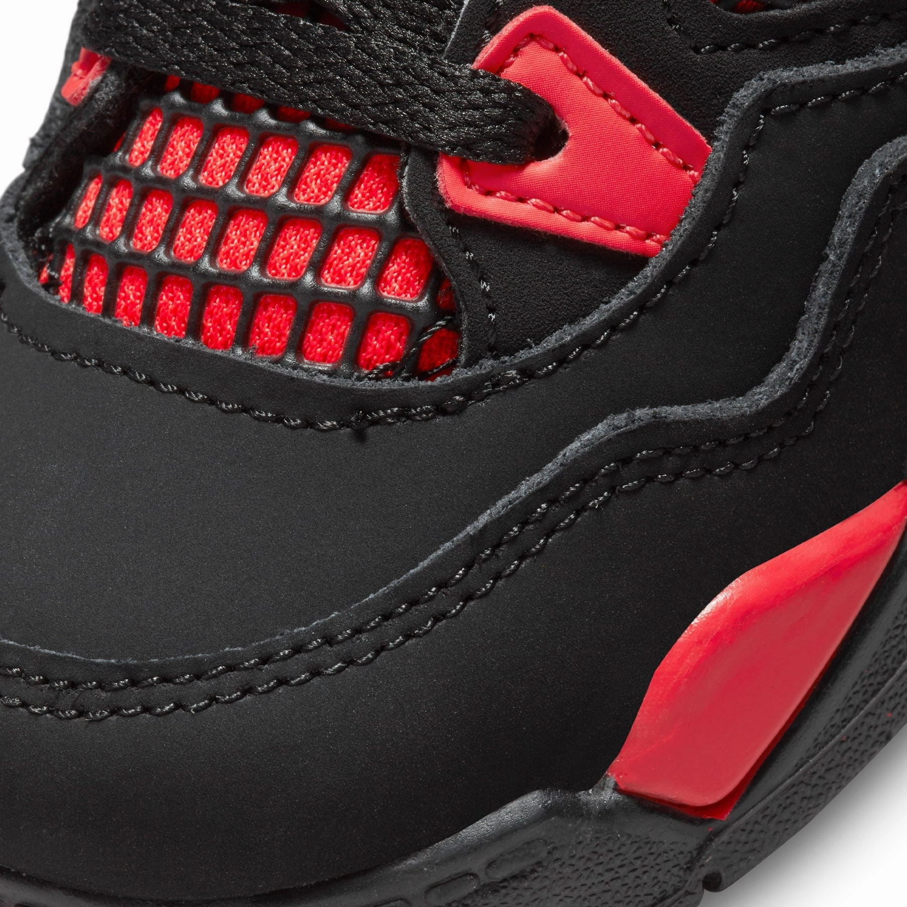 Air Jordan 4 Retro TD 'Red Thunder' Air Jordan 4 retro basketball sneakers