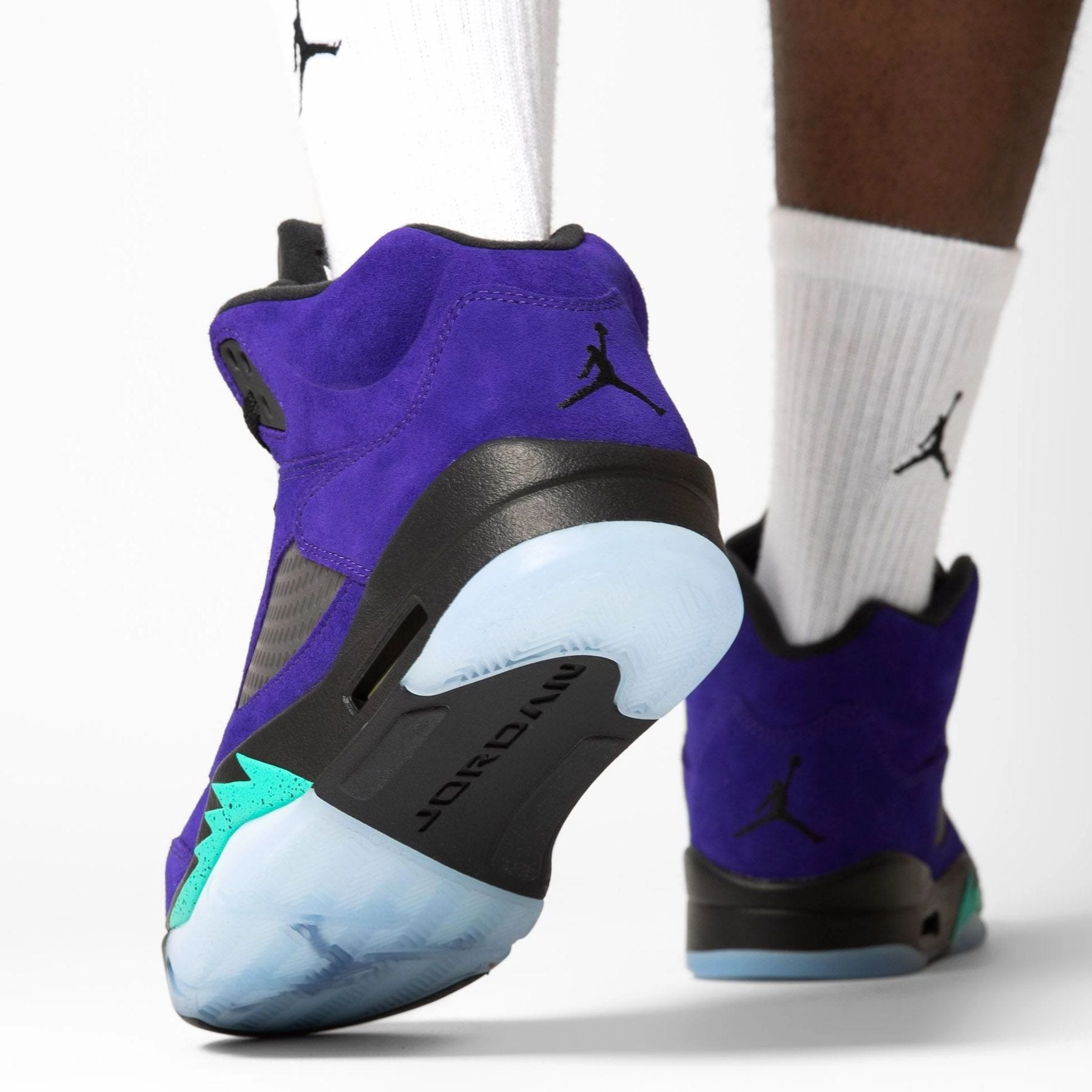 Air Jordan 5 Retro 'Alternate Grape' Cushioned active lifestyle kicks
