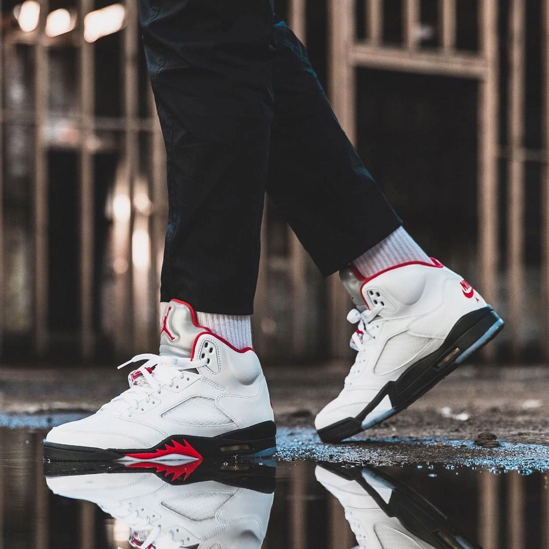 Air Jordan 5 Retro 'Fire Red' 2020 Cushioned active lifestyle kicks