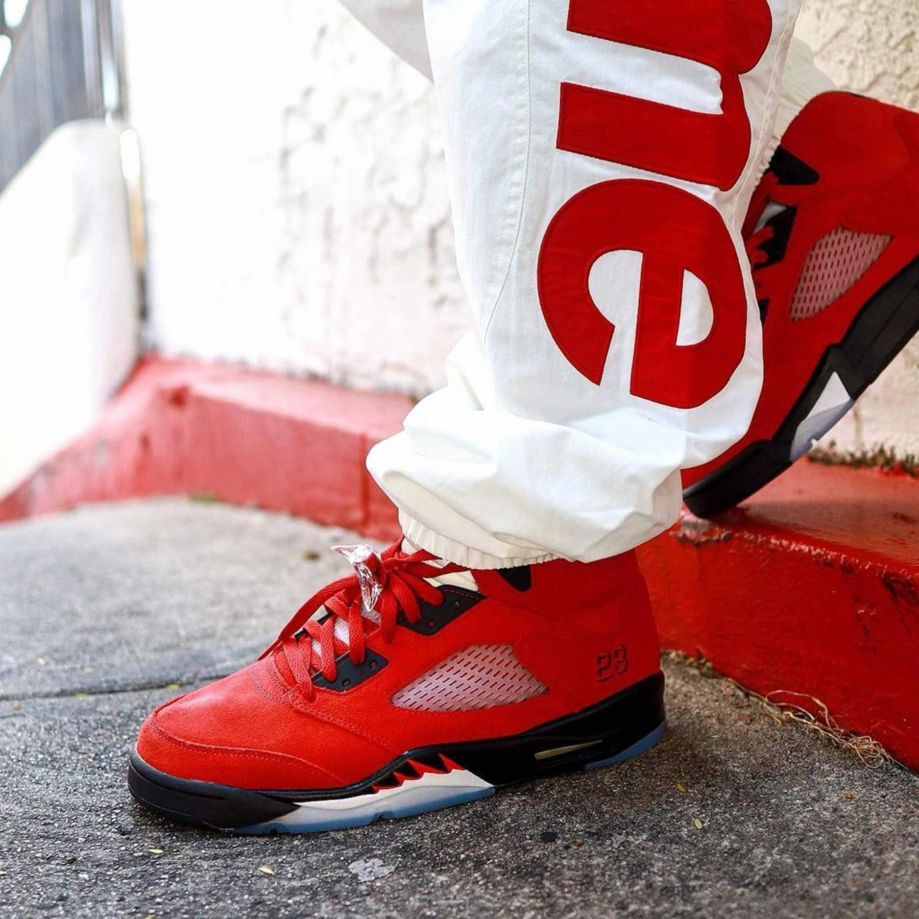 Air Jordan 5 Retro 'Raging Bull' 2021 Cushioned active lifestyle kicks