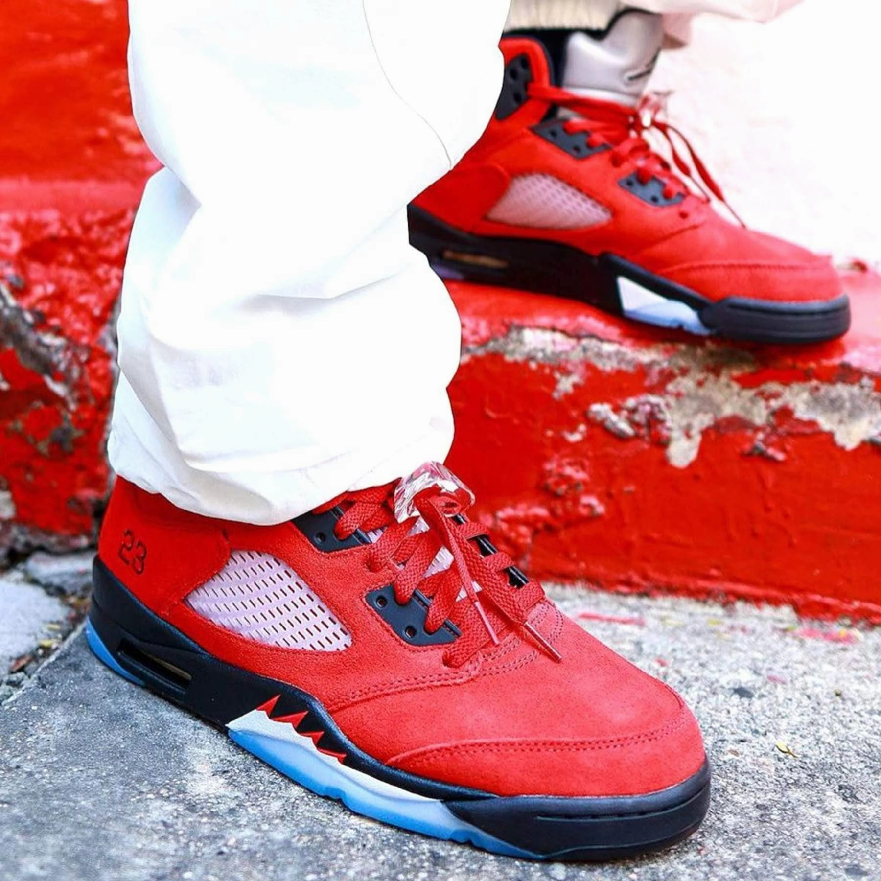Air Jordan 5 Retro 'Raging Bull' 2021 Cushioned active lifestyle kicks
