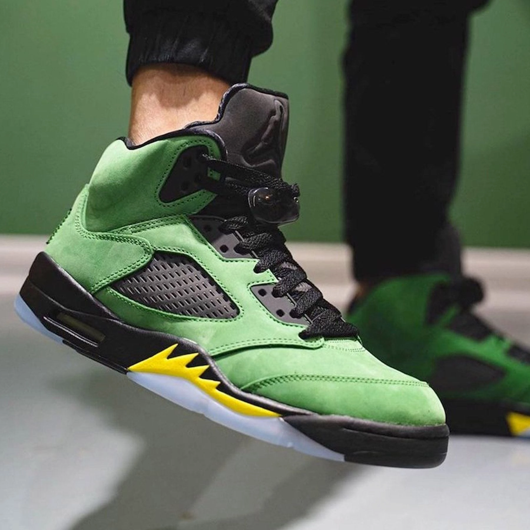 Air Jordan 5 Retro SE 'Oregon' Cushioned active lifestyle kicks