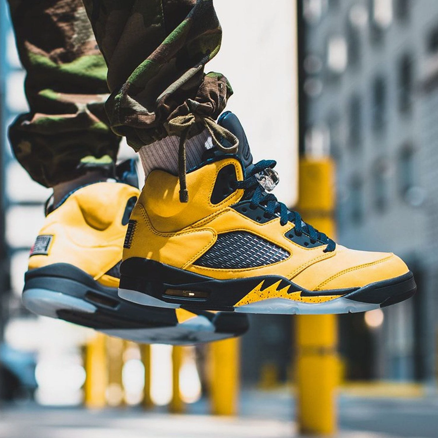 Air Jordan 5 Retro SP 'Michigan' Cushioned active lifestyle kicks