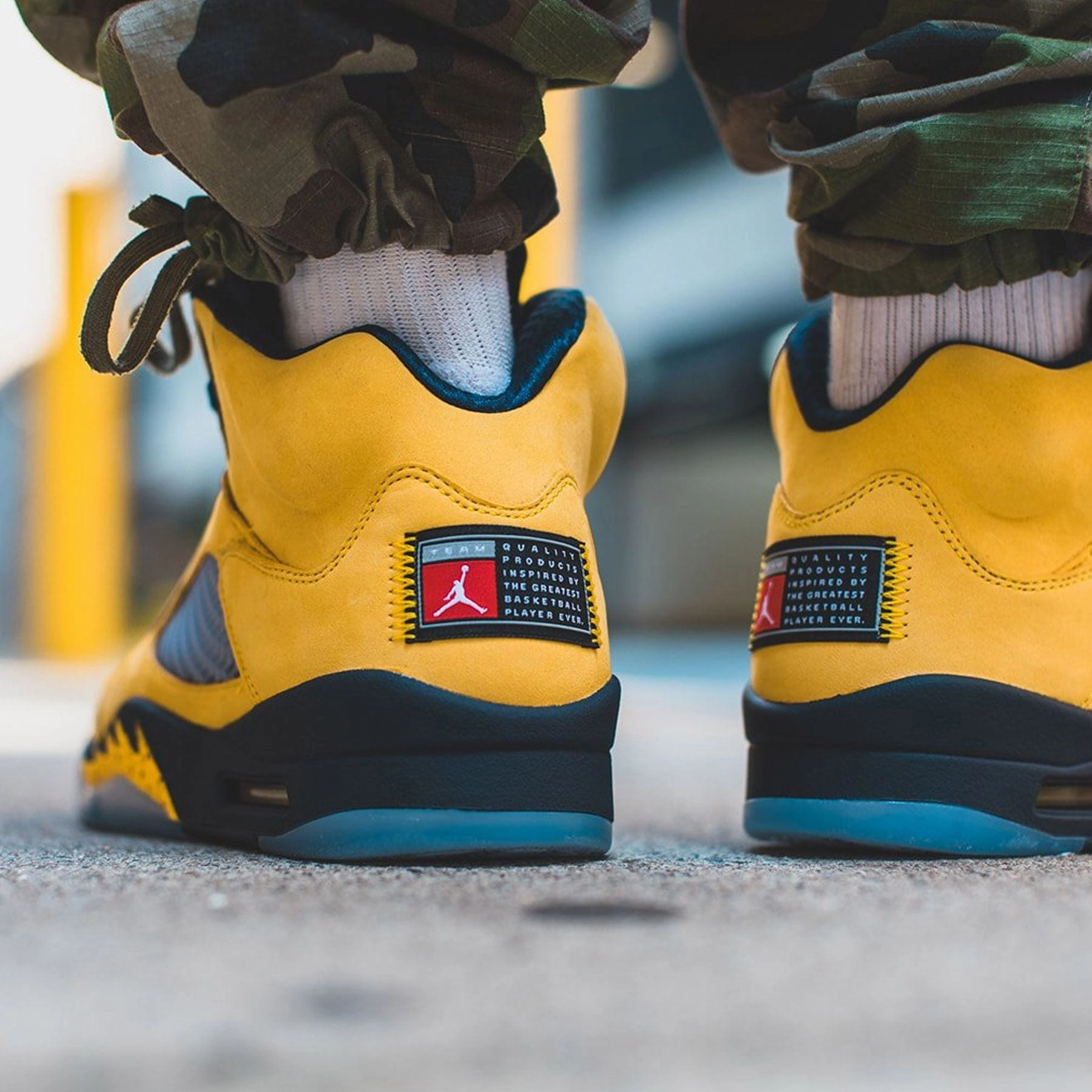 Air Jordan 5 Retro SP 'Michigan' Cushioned active lifestyle kicks