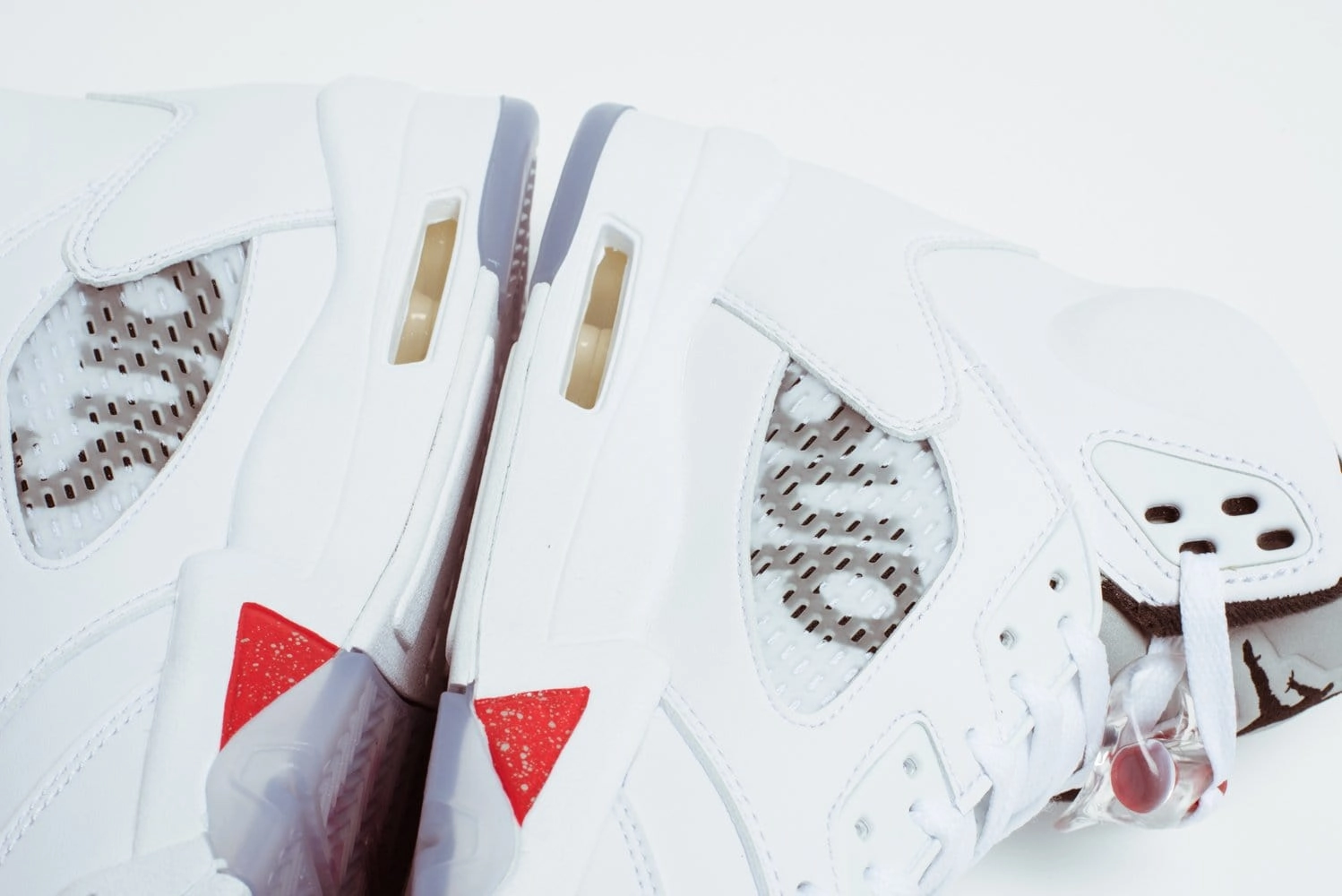 AIR JORDAN 5 RETRO SUPREME "SUPREME" WHITE Cushioned active lifestyle kicks