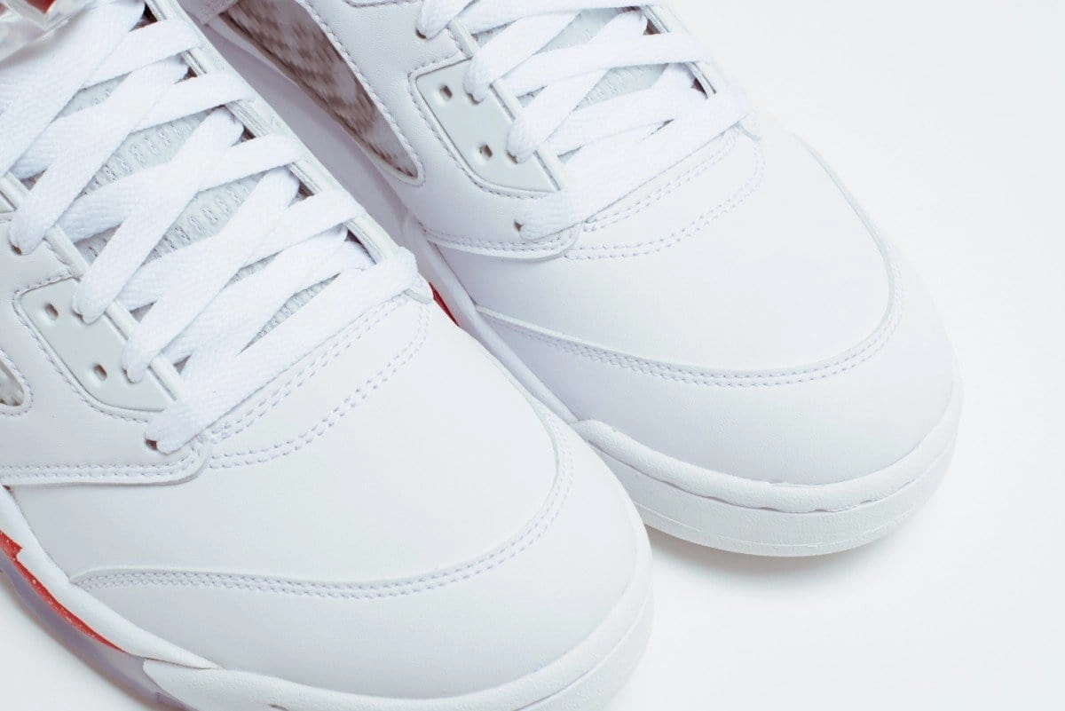 AIR JORDAN 5 RETRO SUPREME "SUPREME" WHITE Cushioned active lifestyle kicks