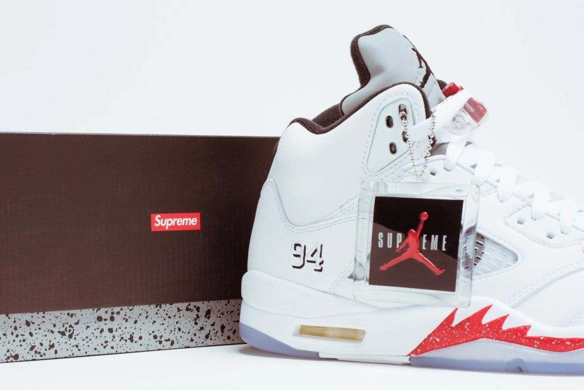 AIR JORDAN 5 RETRO SUPREME "SUPREME" WHITE Cushioned active lifestyle kicks