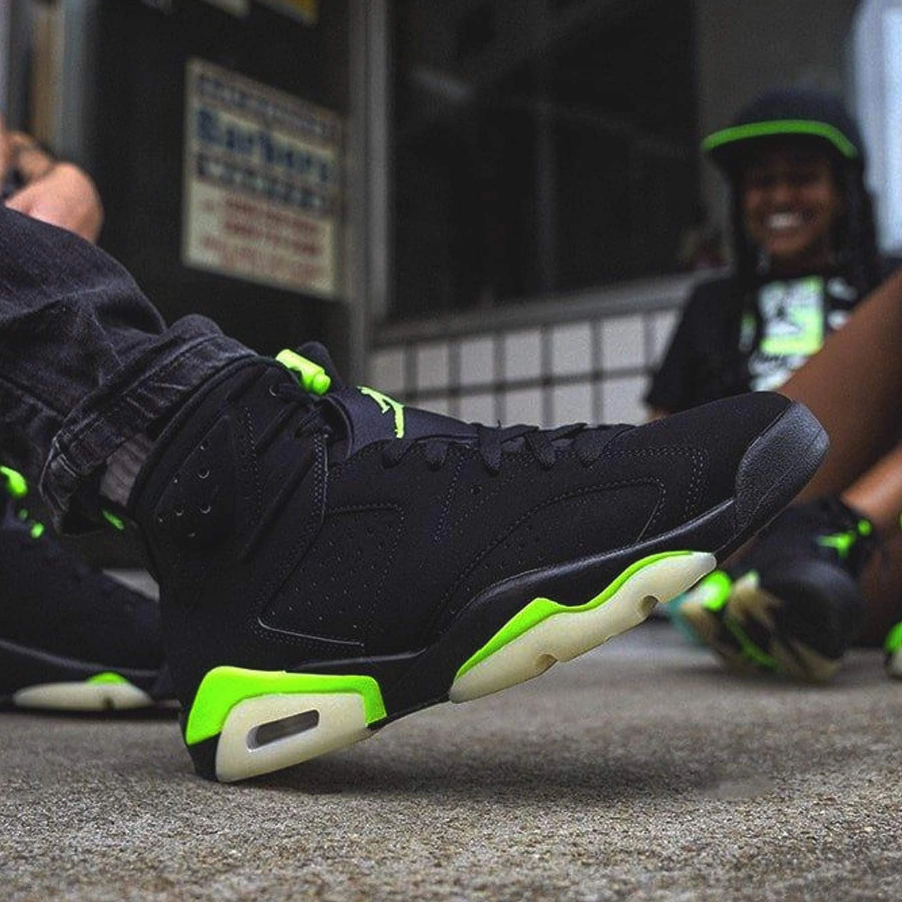 Air Jordan 6 Retro 'Electric Green' Responsive game-time sneakers