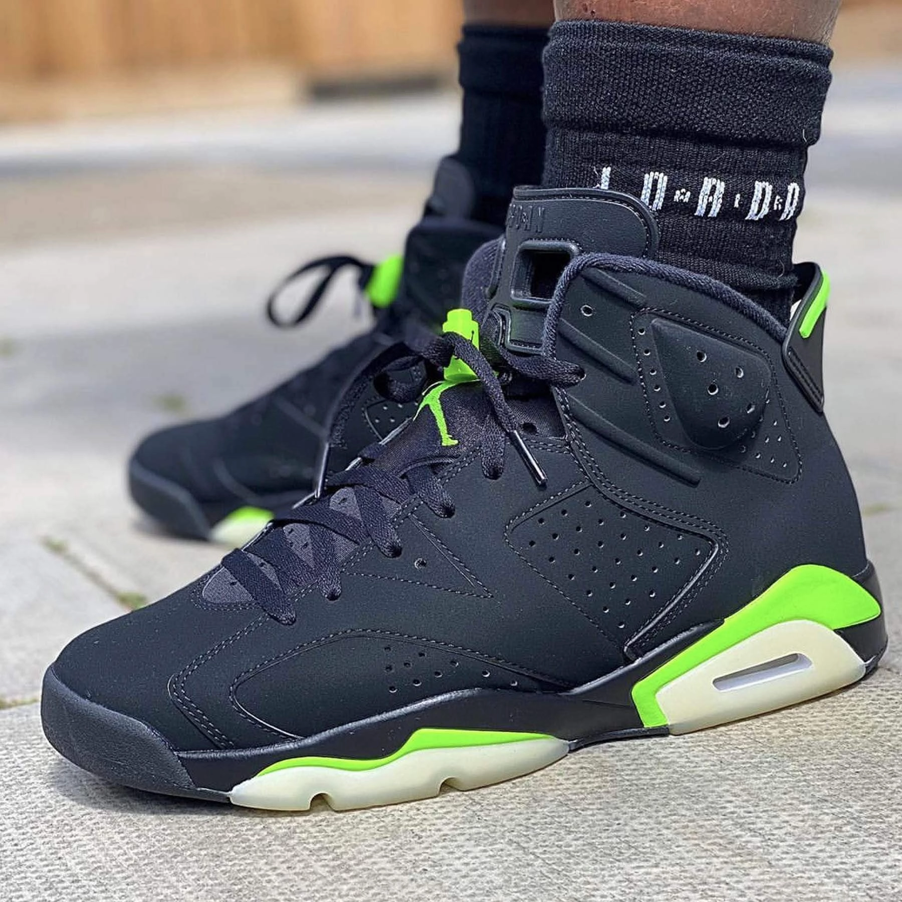 Air Jordan 6 Retro 'Electric Green' Responsive game-time sneakers