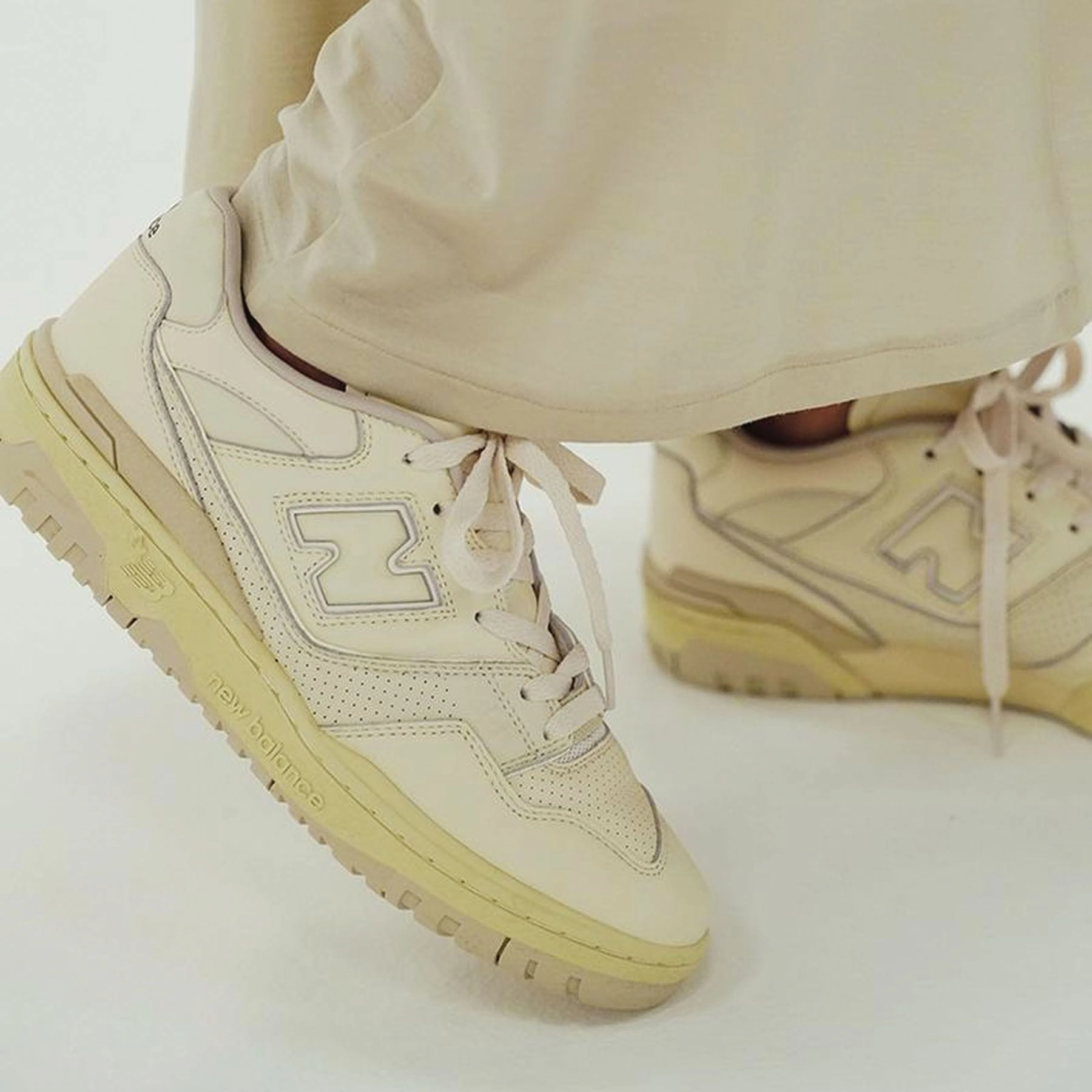 AURALEE x New Balance 550 Ecru Cushioned running footwear