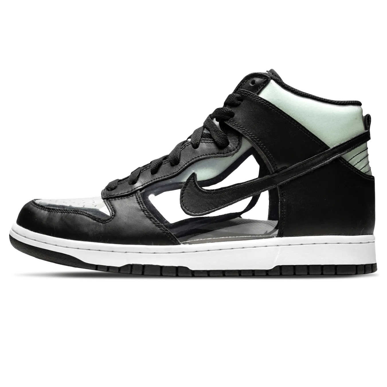 Comme des Gar?ons x Nike Dunk High Retro 'Clear' Nike SB skate shoes with padded support and grip
