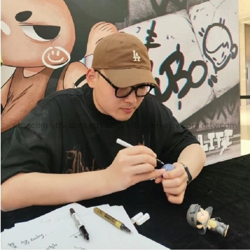 ETTV KUBO Walks of Life Series 1st edition (Find Your Way) - Hand Signed by Artist