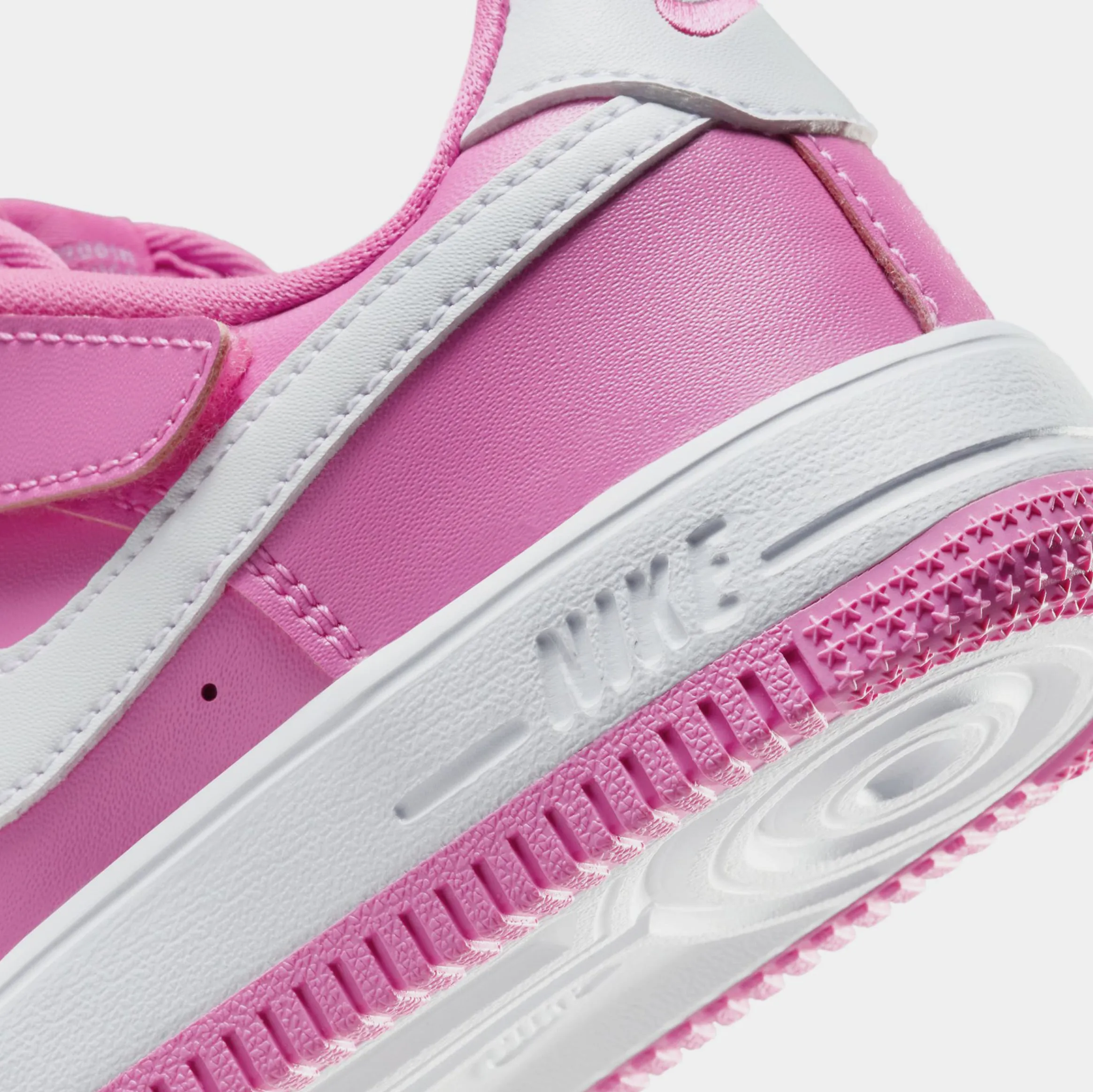 Force 1 Low EasyOn Preschool Lifestyle Shoes (Pink/White) Nike Max 95 versions