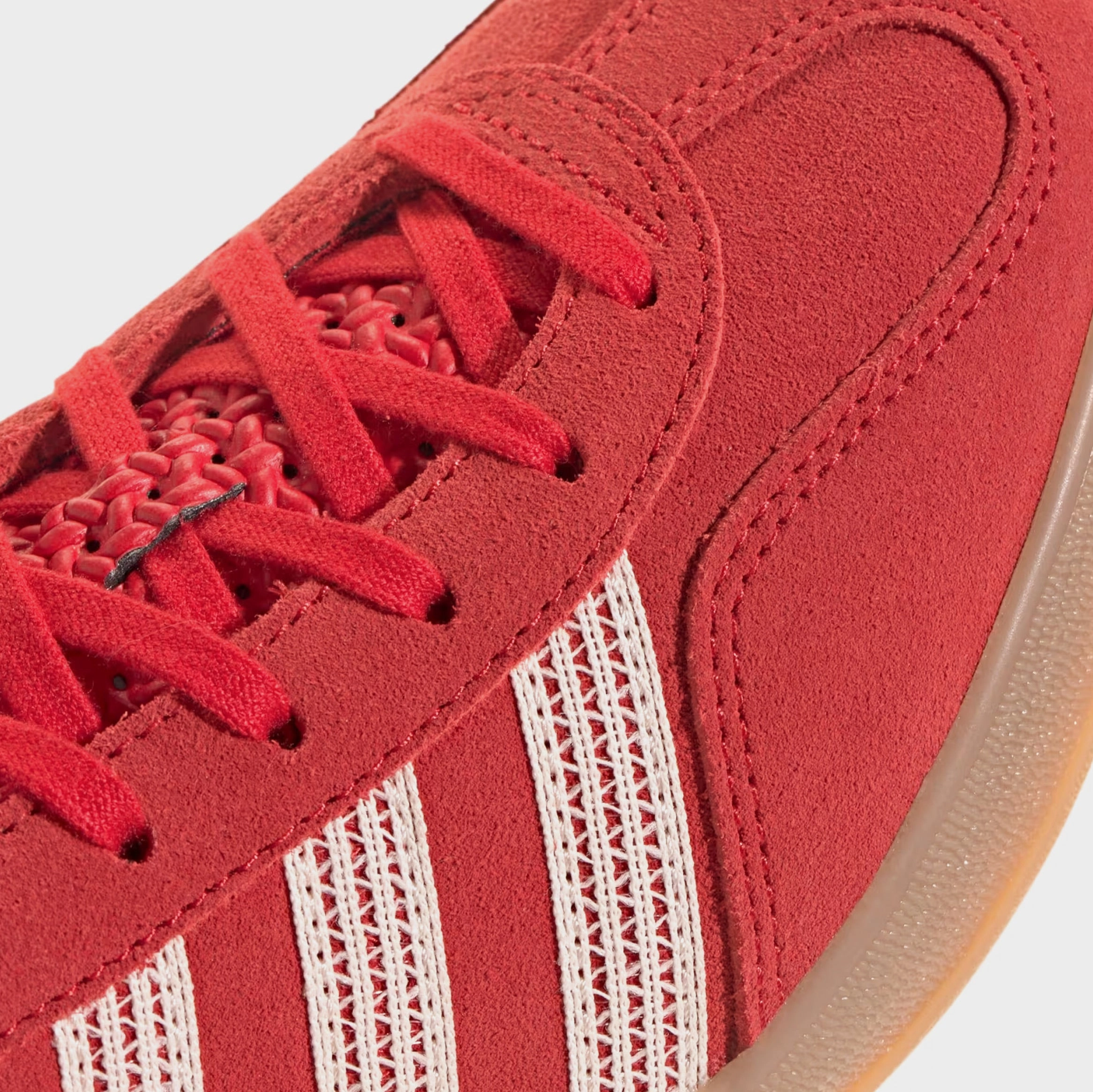 Gazelle Indoor Womens Lifestyle Shoes (Better Scarlet/Wonder White/Gum) Old-school fashion sneakers