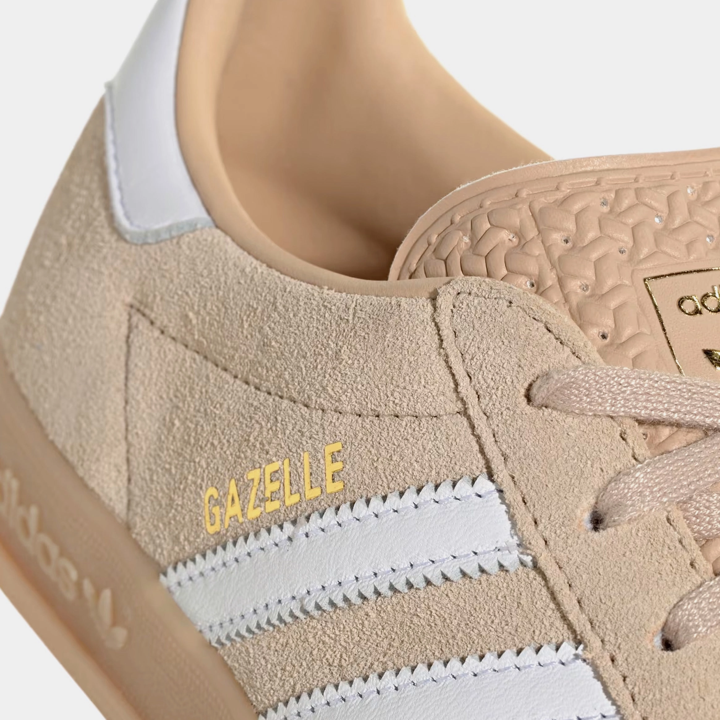 Gazelle Indoor Womens Lifestyle Shoes (Magic Beige/Cloud White) Old-school fashion sneakers