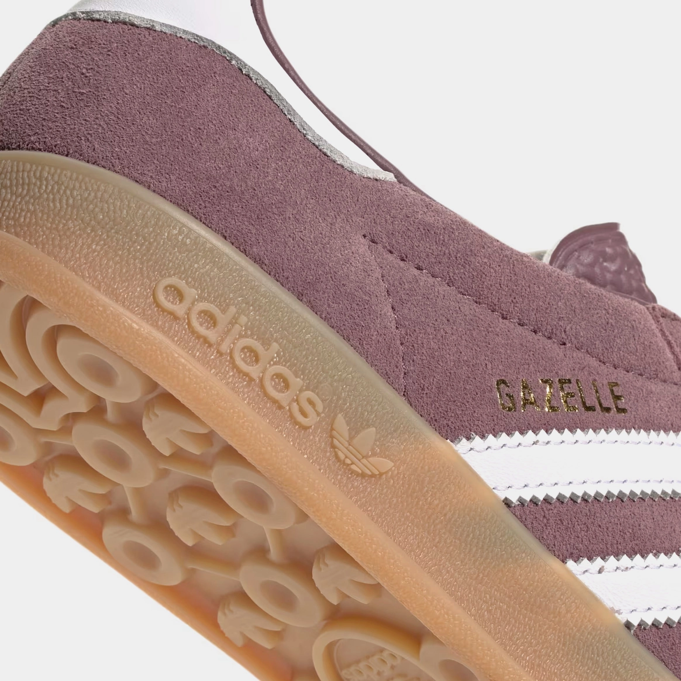 Gazelle Indoor Womens Lifestyle Shoes (Shadow Fig/White/Gum) Old-school fashion sneakers