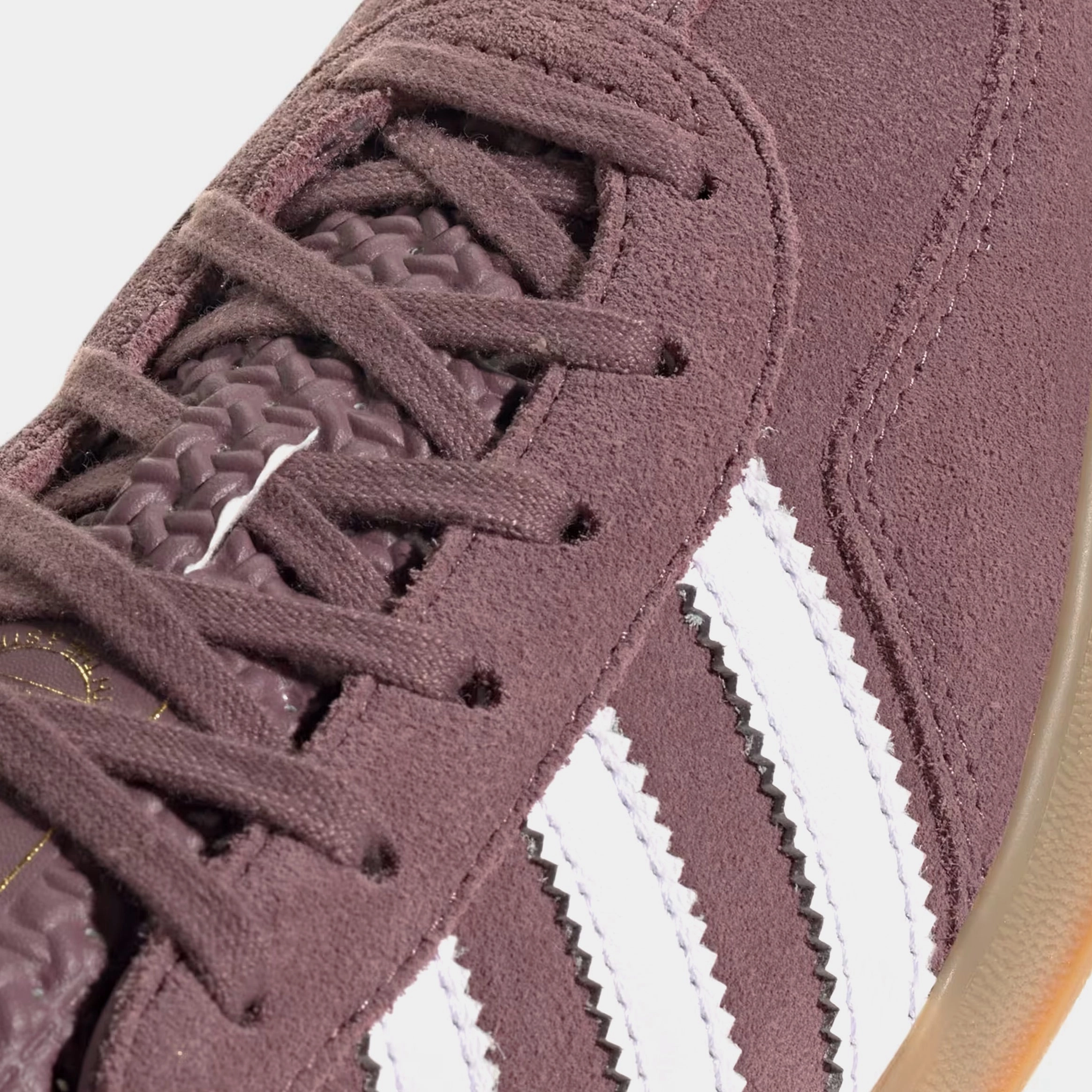 Gazelle Indoor Womens Lifestyle Shoes (Shadow Fig/White/Gum) Old-school fashion sneakers