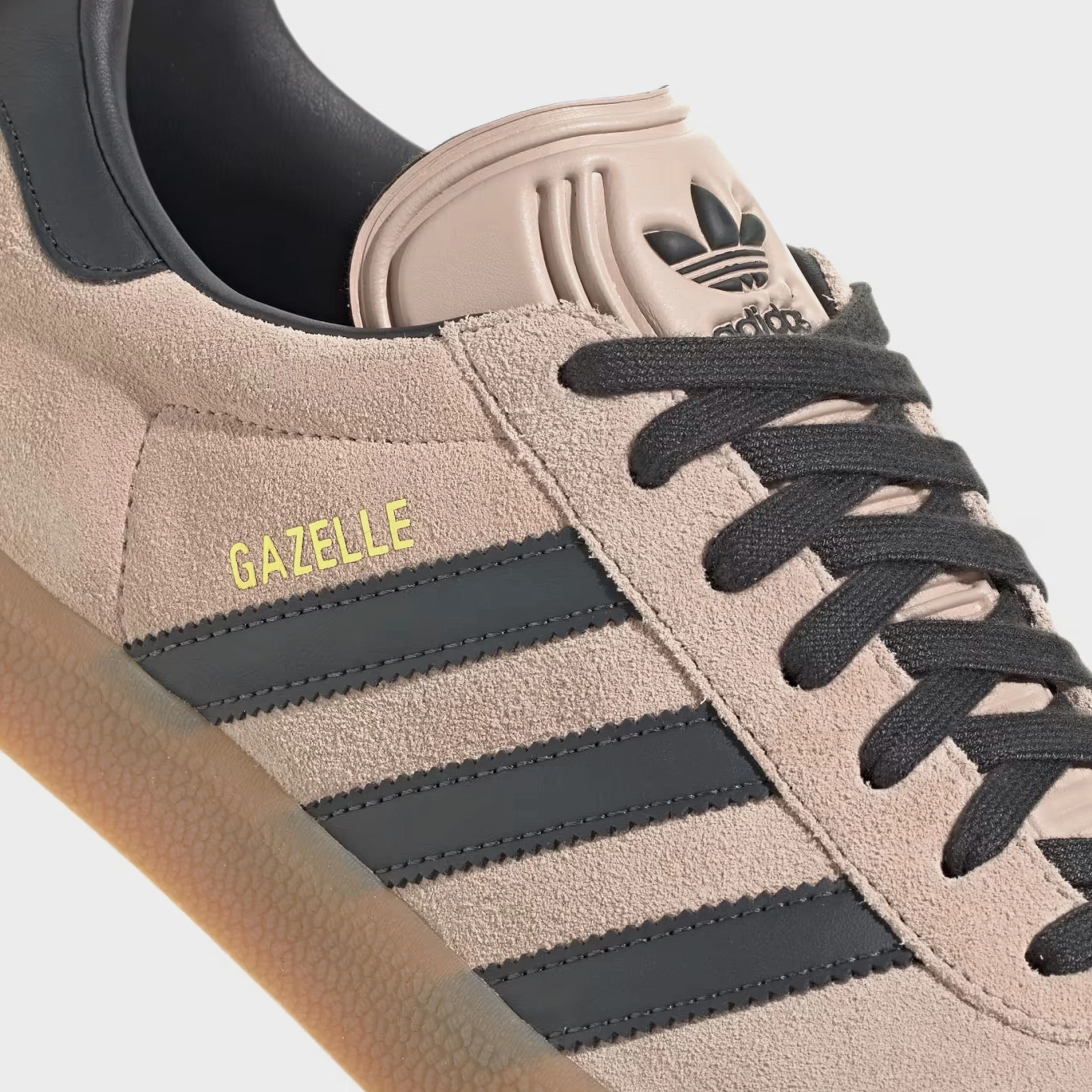 Gazelle Mens Lifestyle Shoes (Beige/Black) Old-school fashion sneakers