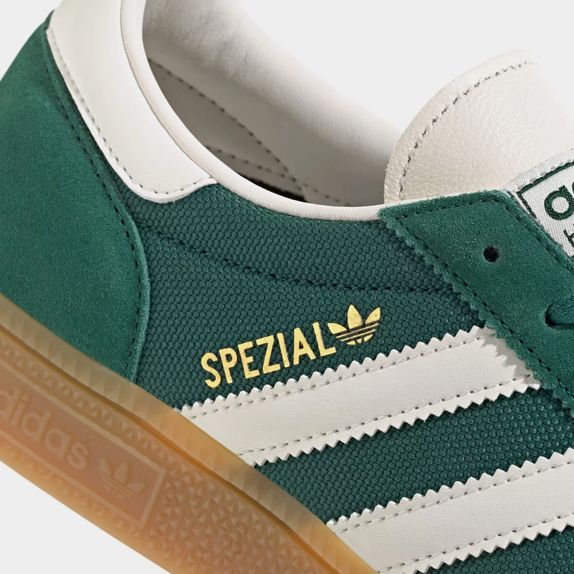Handball Spezial Mens Lifestyle Shoes (Collegiate Green/Cloud White/Chalk White) Retro gym-inspired shoes