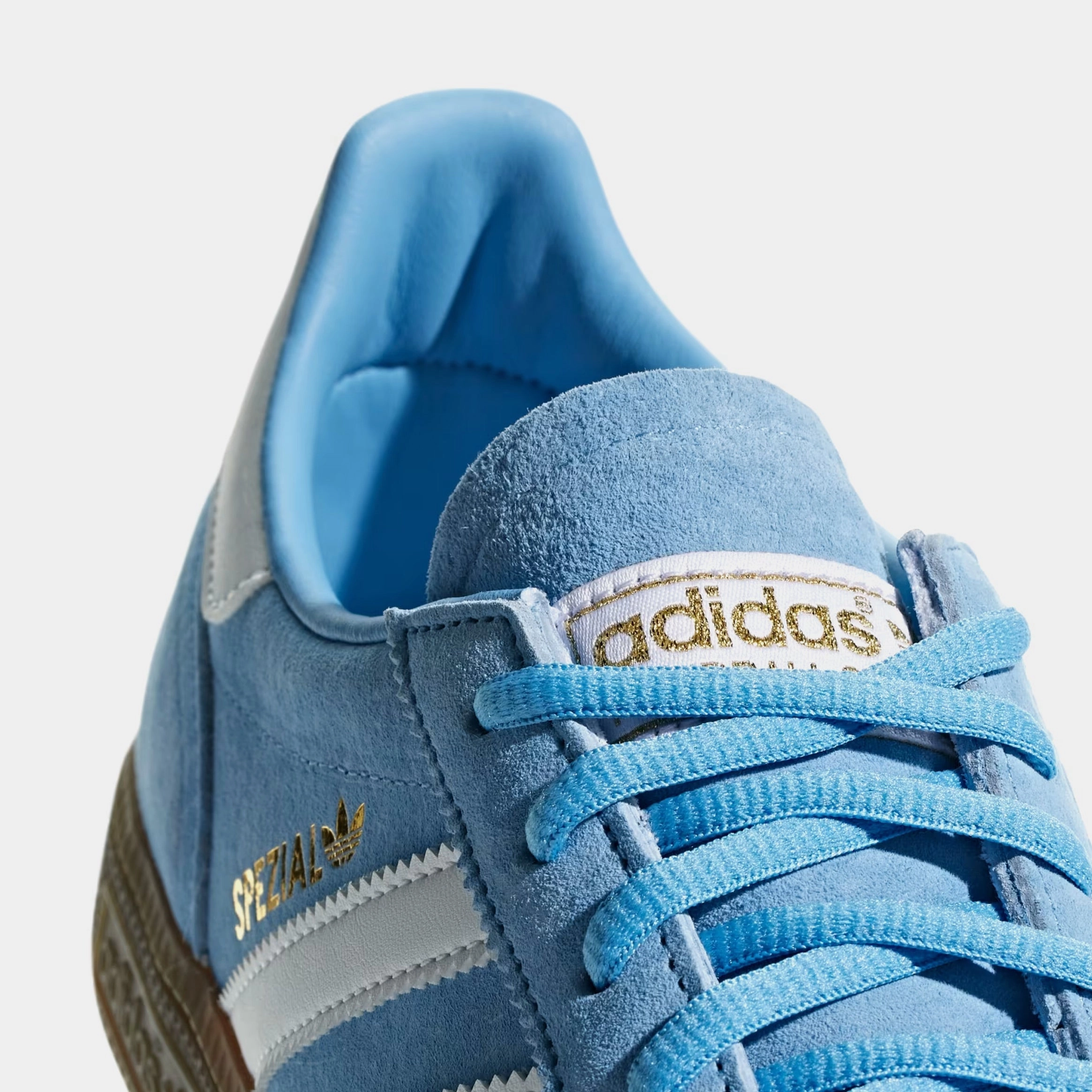 Handball Spezial Mens Lifestyle Shoes (Light Blue/Cloud White/Gum) Retro gym-inspired shoes