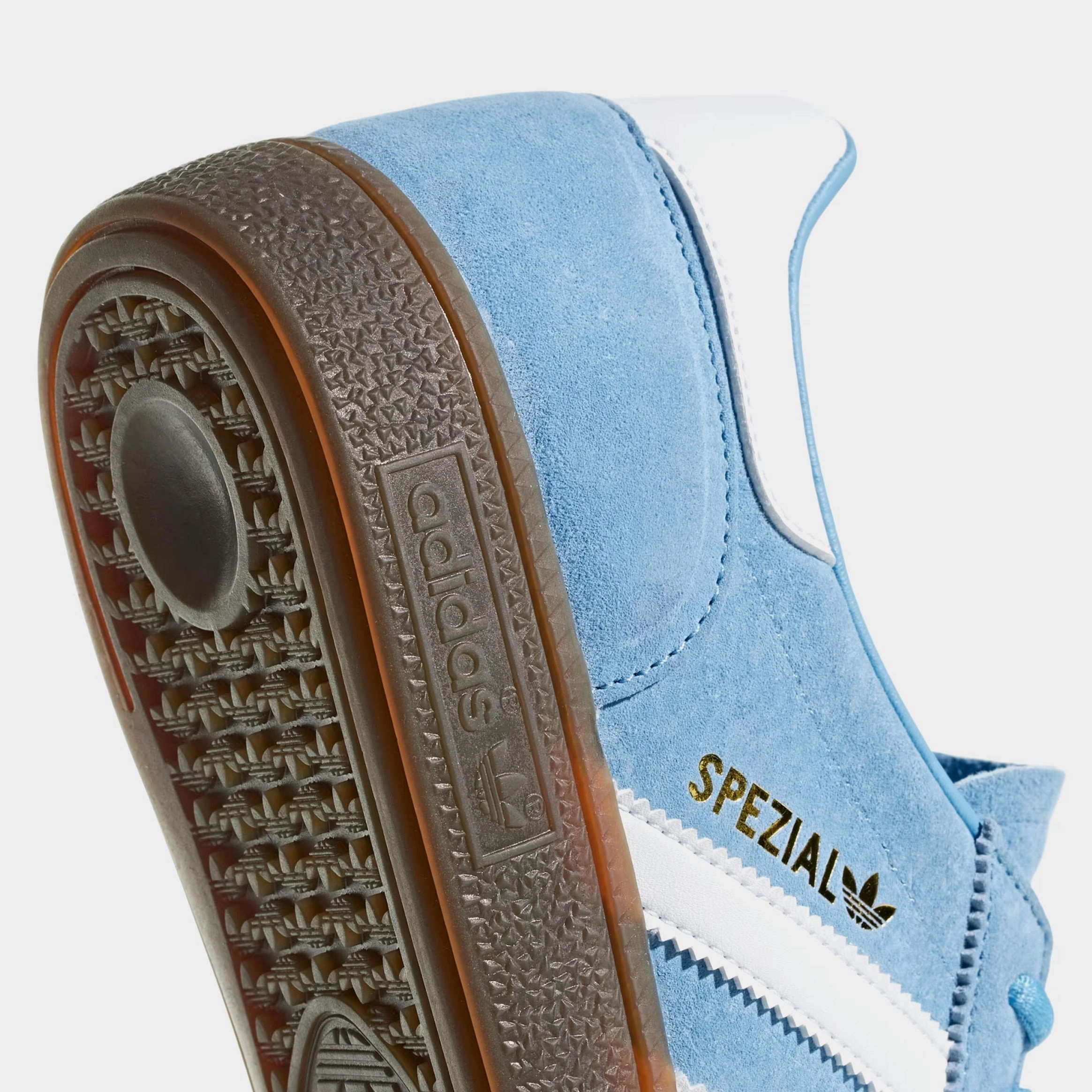 Handball Spezial Mens Lifestyle Shoes (Light Blue/Cloud White/Gum) Retro gym-inspired shoes