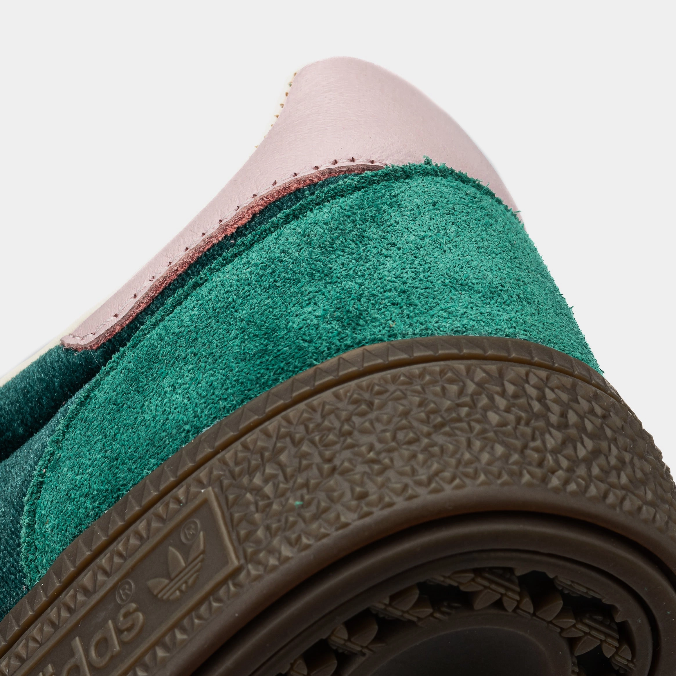 Handball Spezial Velvet Womens Lifestyle Shoes (Green/Pink) Retro gym-inspired shoes
