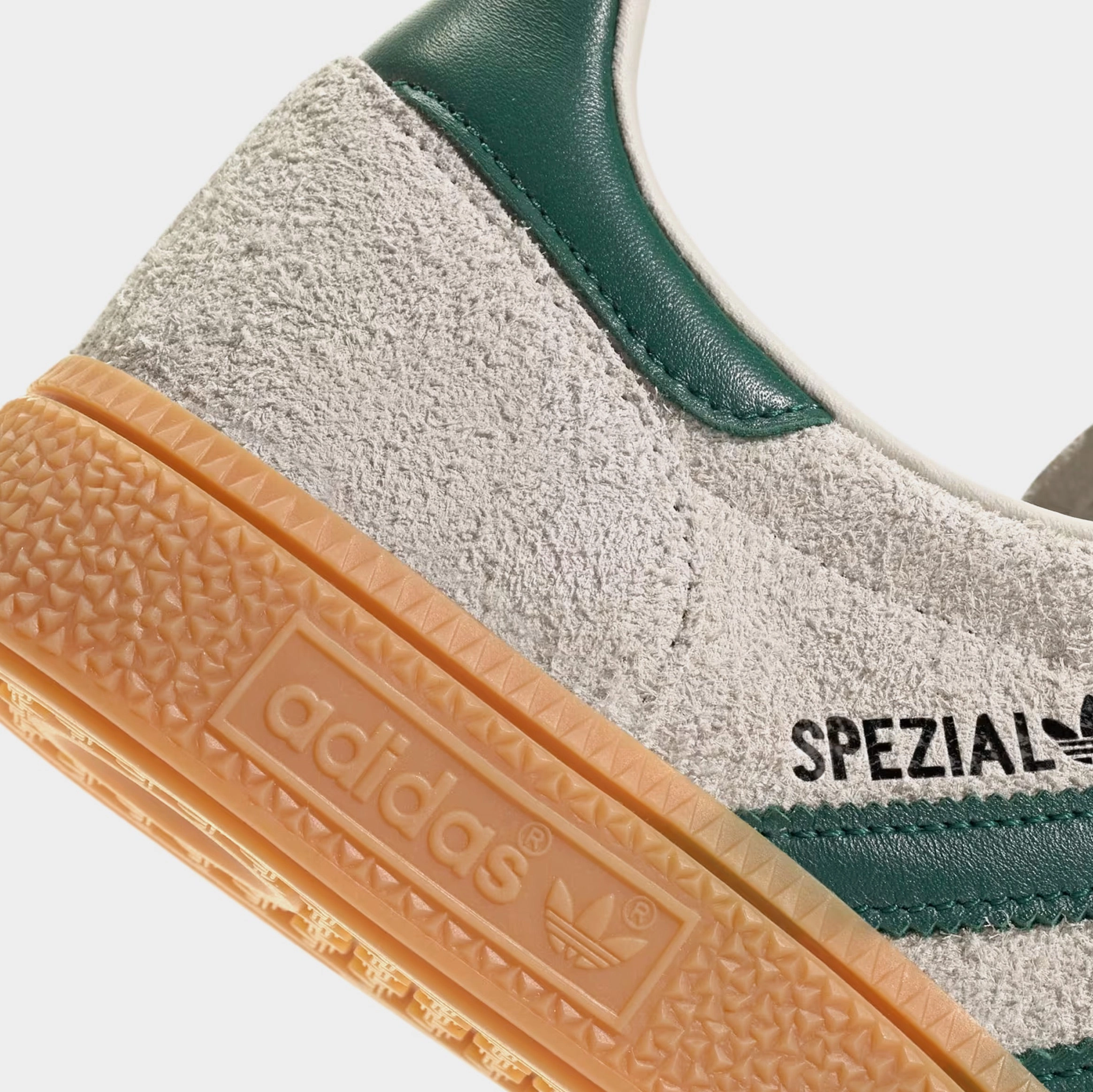 Handball Spezial Womens Lifestyle Shoes (Alumina/Collegiate Green/Gum) Retro gym-inspired shoes