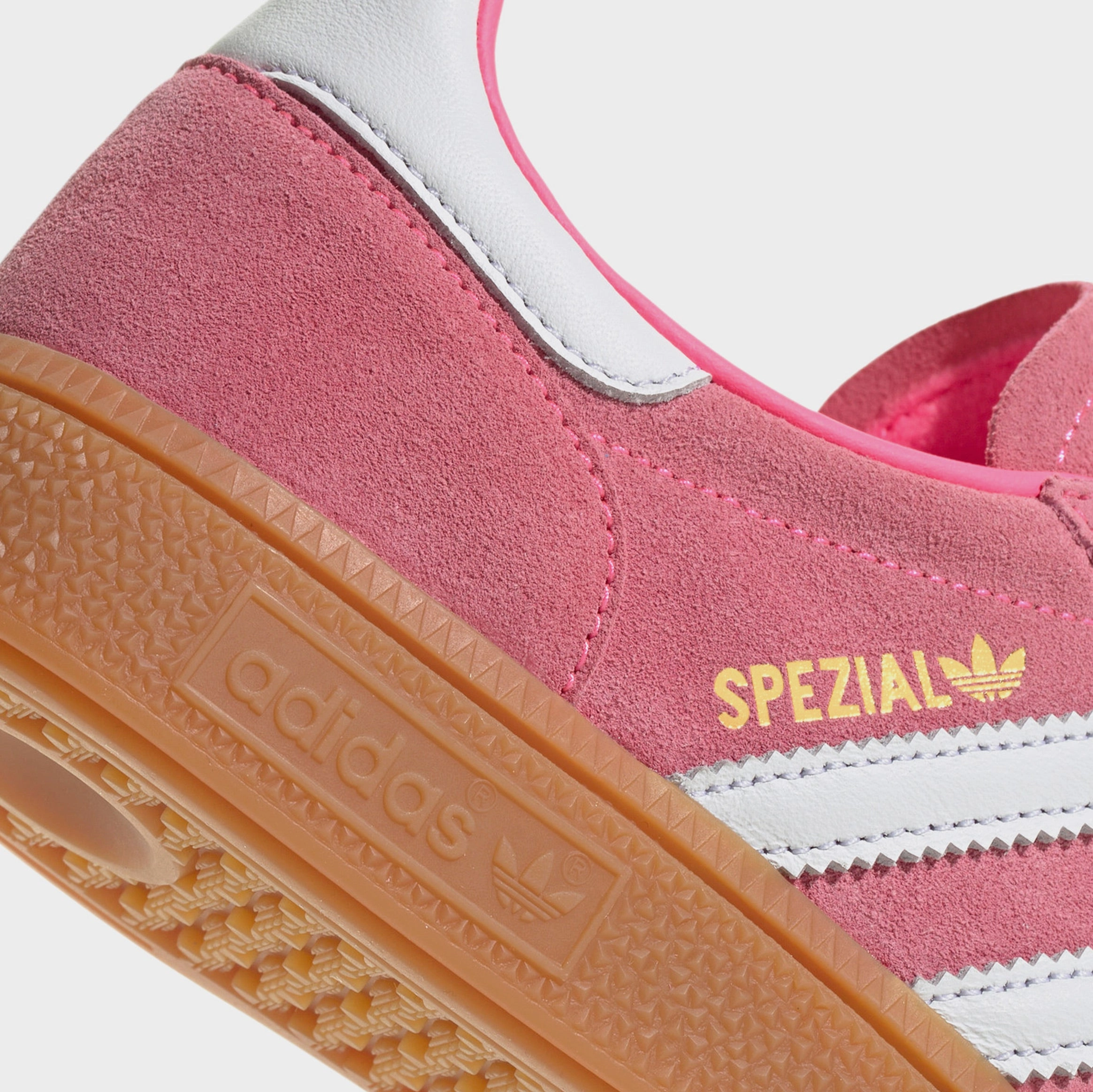 Handball Spezial Womens Lifestyle Shoes (Lucid Pink/White/Gold Metallic) Retro gym-inspired shoes