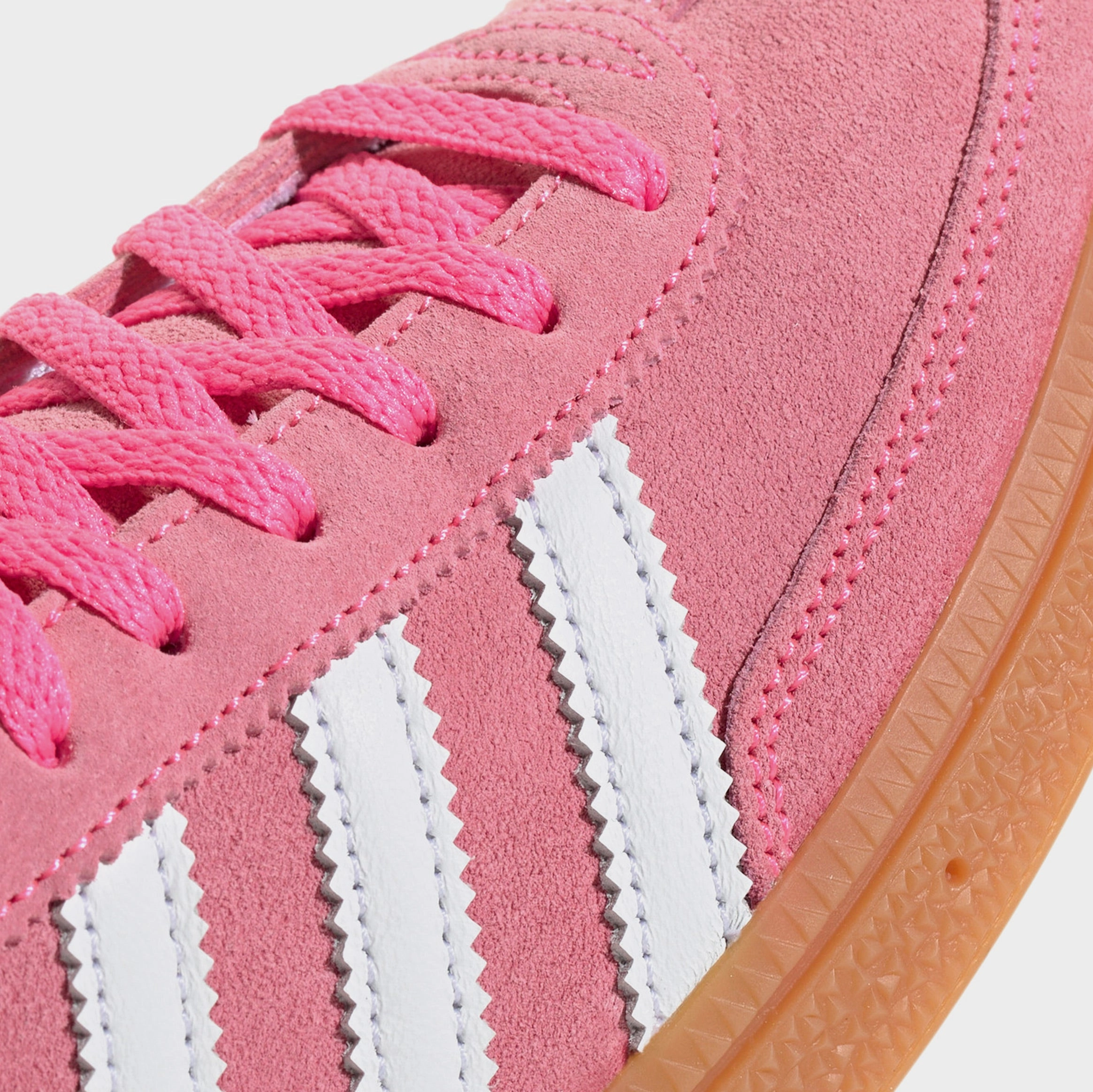 Handball Spezial Womens Lifestyle Shoes (Lucid Pink/White/Gold Metallic) Retro gym-inspired shoes