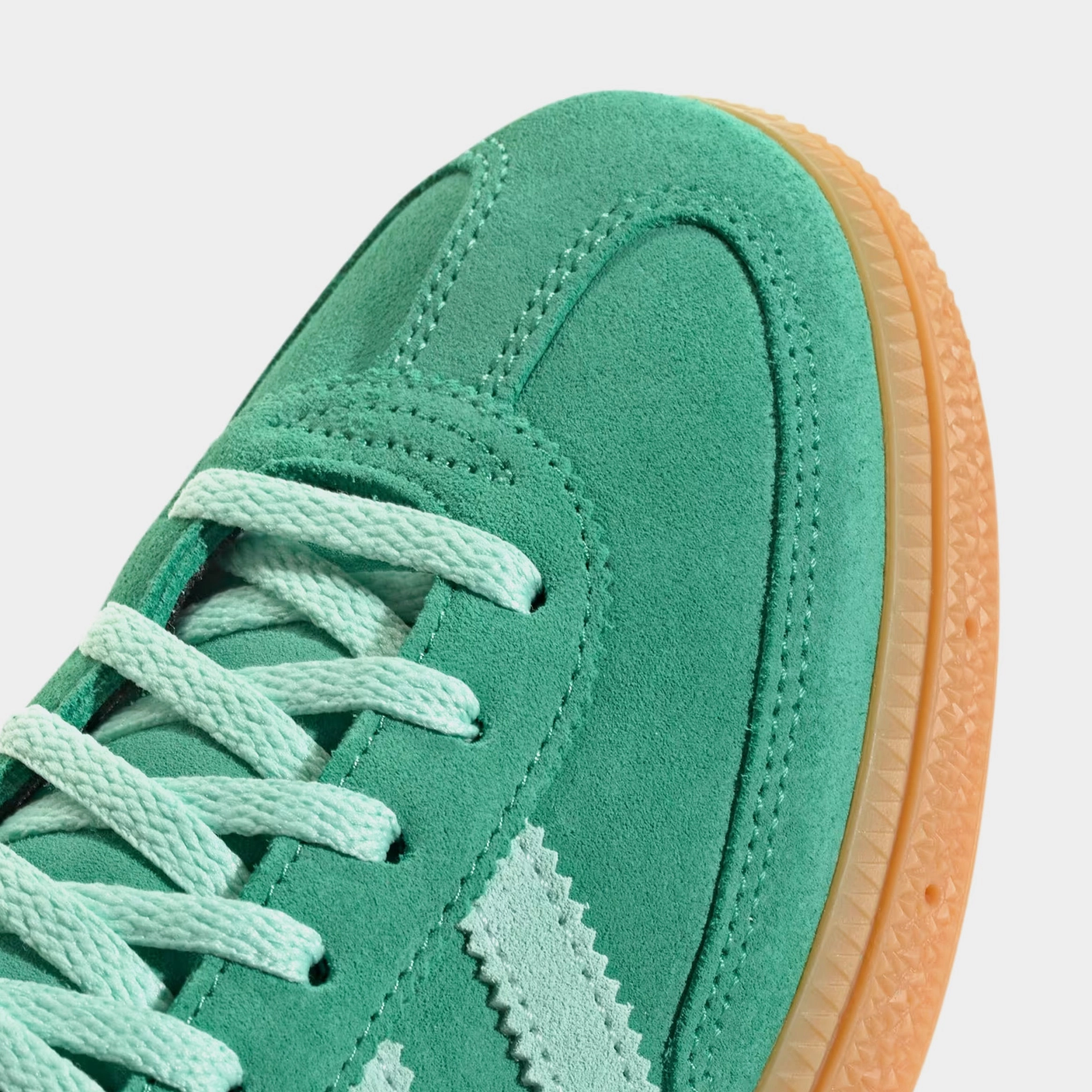 Handball Spezial Womens Lifestyle Shoes (Semi Court Green/Clear Mint/Gum) Retro gym-inspired shoes
